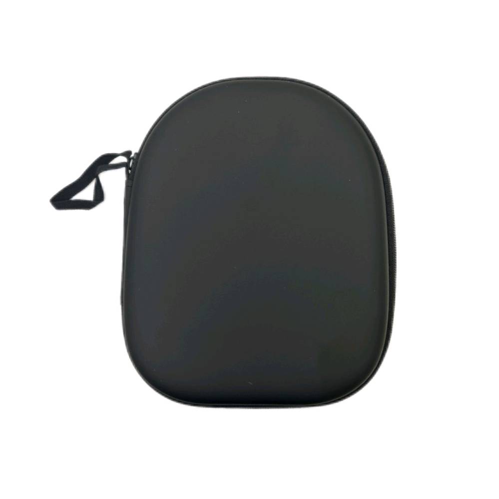 تصميم  مريح وأداء قوي
 تجربة صوت ثلاثية الأبعاد مع إمكانية الاتصال اللاسلكي الطويل وتشغيل مستمر أكثر من 20 ساعة

الاستماع للموسيقى بجودة عالية وصوت نقي.

المكالمات الهاتفية بوضوح مع ميكروفون مدمج.

مناسبة للسفر والعمل بفضل خاصية إلغاء الضوضاء (ANC).

دعم الاتصال اللاسلكي مع الهواتف، اللابتوبات، والأجهزة اللوحية.

 إمكانية الاستخدام عبر سلك AUX للأجهزة غير الداعمة للبلوتوث.

حجم الدرايفر: 40 مم

استجابة التردد: 20Hz – 20kHz

الحساسية: 96dB

أقصى ضغط صوتي (SPL): 111dB

حساسية الميكروفون (@1kHz): -42dB

زمن التشغيل: +20 ساعة متواصلة بالشحن الكامل

 خاصية Smart Power Save: تنطفئ تلقائيًا بعد 3 دقائق من عدم الاستخدام

دعم ملفات البلوتوث: HFP v1.6، HSP v1.2، A2DP v1.2، AVRCP v1.4

 تردد البلوتوث: 2.402GHz – 2.48GHz
 
مدى نقل لاسلكي ثابت بجودة عالية (GFSK, π/4 DQPSK, 8DPSK)

 دعم AUX 3.5mm لاستخدامها كسماعة سلكية

 شحن عبر كابل USB مرفق