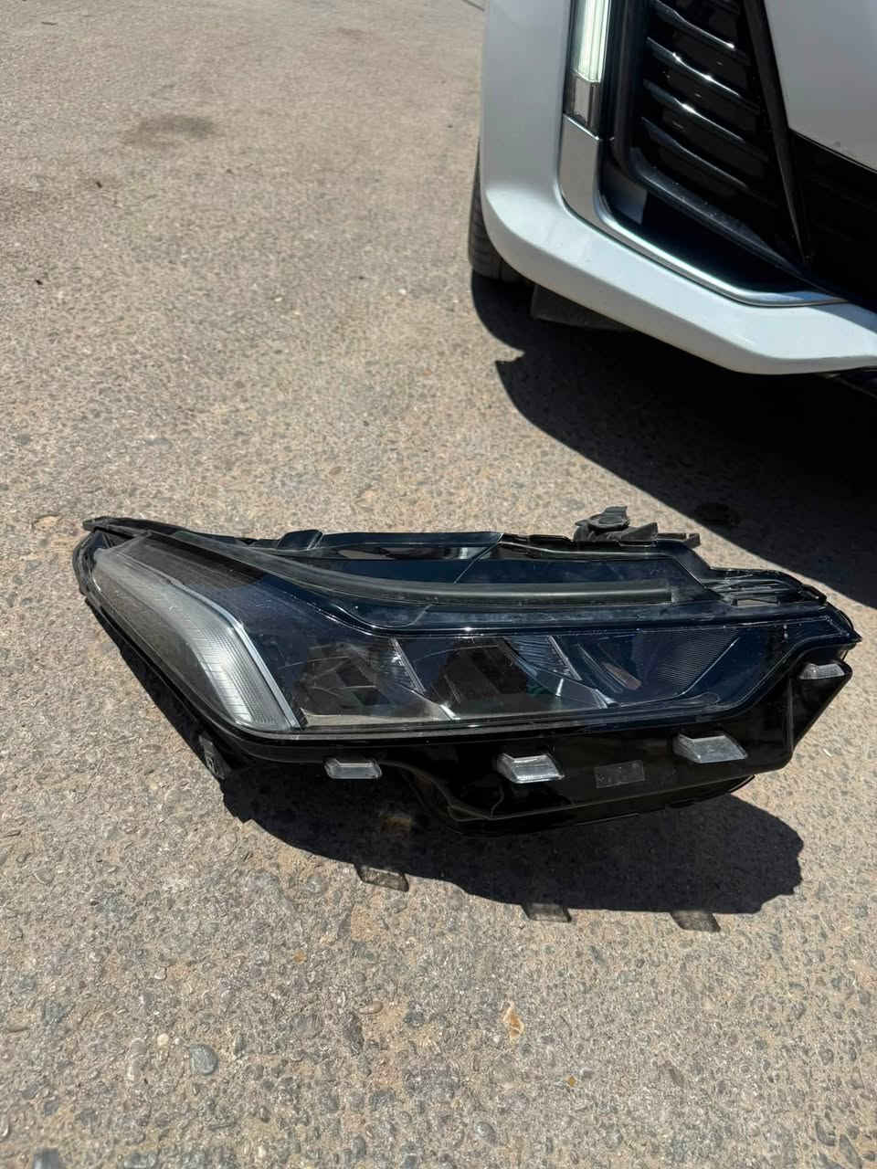 السلام عليكم ماصدة CT5 2023 فئة بريميوم لاگشري بلادي مال سيارتي وارد امريكي (ترهم لكل الموديلات )الماصدة لداها و لايتها سليم 100/100 لكن الكارت المحولة بيه املاح و هي متروكة بالمزاد و تلف  بدلت الكارت لغرض الفحص  و اشتغلت طبيعي الي تفيده سعرها 180 الف و بيها مجال مكاني كربلاء ***********
