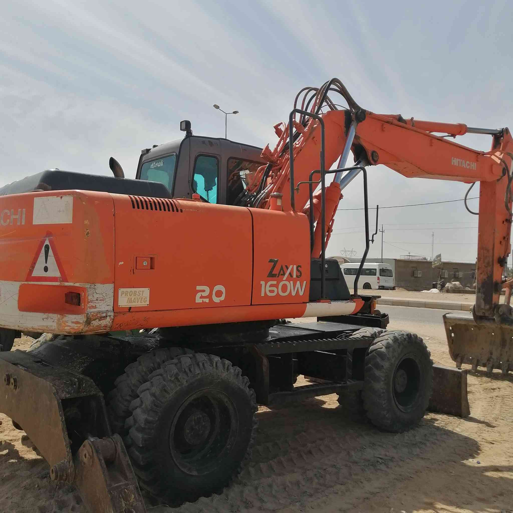 حفارة Z أم التاير للبيع موديل 2003 رقم ناصرية  سنوية بأسمي السعر 3شدات ونص 350ورقة العنوان الديوانية رقم الهاتف ***********
