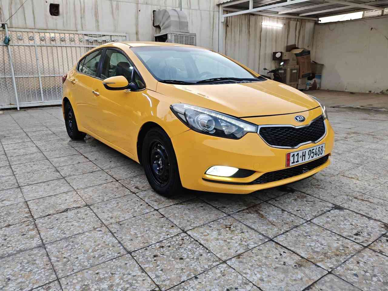 السلام عليكم فورتي 2015 رقم بغداد بسمي وارد امريكي حادث بنيد معه جاملغ امامي بدون دواخل شواصي مكفولات سيارة جديدة وجاهزة محرك كير مكفولات صدر امامي خلفي جديد تخم تاير جديد للاستفسار *********** السعر 100 ورقة مكان بغداد
