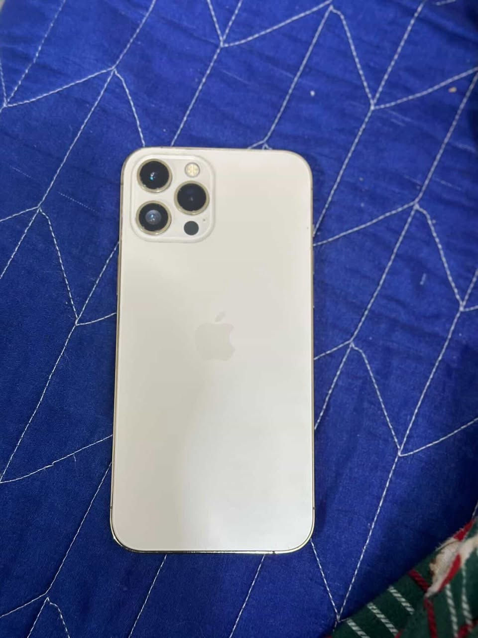 ايفون 12 برو ماكس الذهبي
الذاكره 256
البطاريه 72
مبدل ظهر
مبدل شاشه 
لكامره بيها غواش شويه ولبقيه مابيهن شي تصويرهن واضح
0786 226 8365‬
‏السعر ٣٠٠ ￼ وبي مجال
