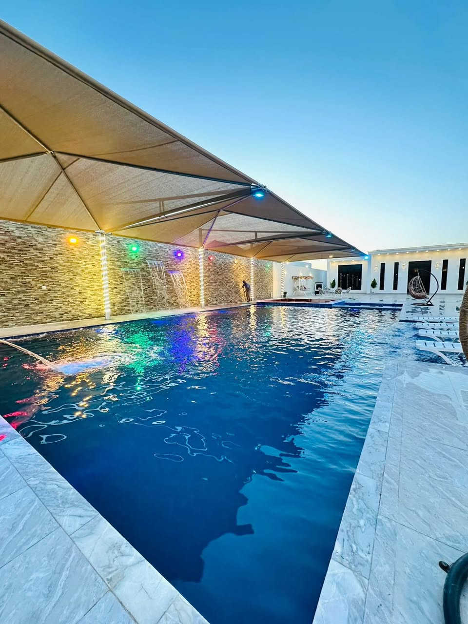 مزرعة المهرة الترفيهية VIP  👑

إحجز مزرعتك وتمتع بالخصوصية التامَّة 

•  التيار الكهربائي على مدار 24 ساعةٍ كاملة دون إنقطاع

•  إنترنت 4g مفتوح مجاني  

•  مسبح مخصص للأطفال 👧 👦 

•  مسبح مخصص للكبار

•  يحتوي منتجعنا على ألعابٍ للكبار (( منضدة 🏓 + فيشه + بليارد )) 

•  ألعاب أطفال  موضحة بل صور 

•  جلسة خارجية مطلة على الحديقة ثم المسبح (داخل المسبح) 

•  صالة كبيرة مؤثثة ومكيفة +2 غرفة نومة ومكيفة 
 
•  مكانٌ مخصص للشواء مجهز بجميع الإحتياجات الخاصة لذلك 

•  مجموعة صحيات داخلية متكاملة 

ملاحضة:- المزرعة موثقة في تطبيق اجرلي 

إحجز ☀️ إسبح 🏊 إشوي 🐟 وإقض أحلى وأمتع الأوقات مع عائلتك في أجواءٍ صيفية جميلة 

#العنوان_صلاح_الدين_قضاء_بلد 

للحجز لاتصال *********** او مراسلتنا على الواتساب
