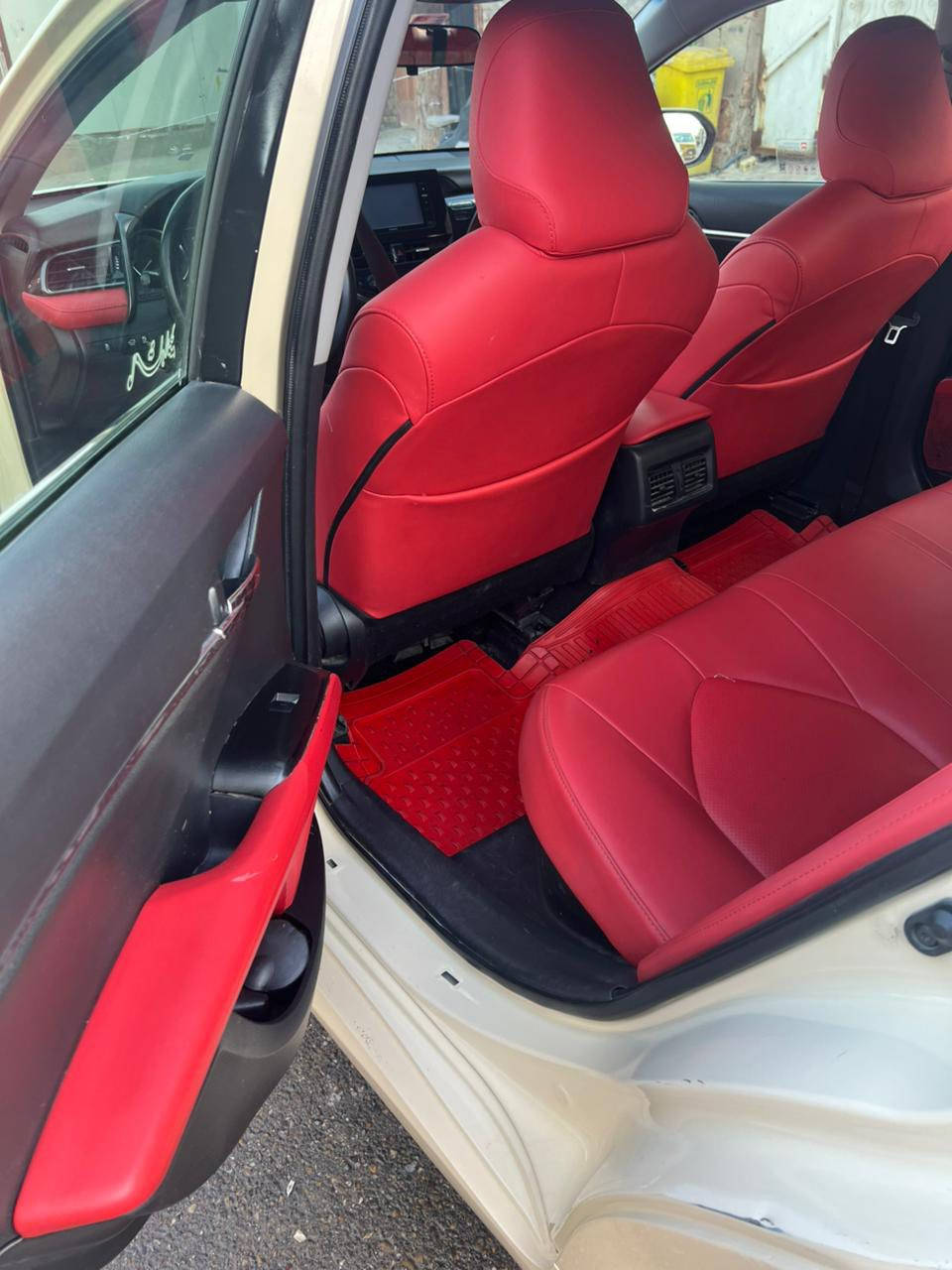 السلام عليكم كامري هايبرد 2023 اصولي اصولي ما معلاية تكسي دبي صبغ عام لتغير لون حادث السيارة تبدل بنيد وقبق صندوك وبيها دفعة بل بدنة الخلفية مال دعامية طخة بالباب الأمامي والخلفي بصفحة اليسرة كير ومكينة مكفولات الهايبرد أي عطل مابي صدر خلفي امامي تخم تاير كله جديد داخل بلادي احمر جلد السعر 155 وبيها مجال العنوان بغداد 
الرقم ***********
