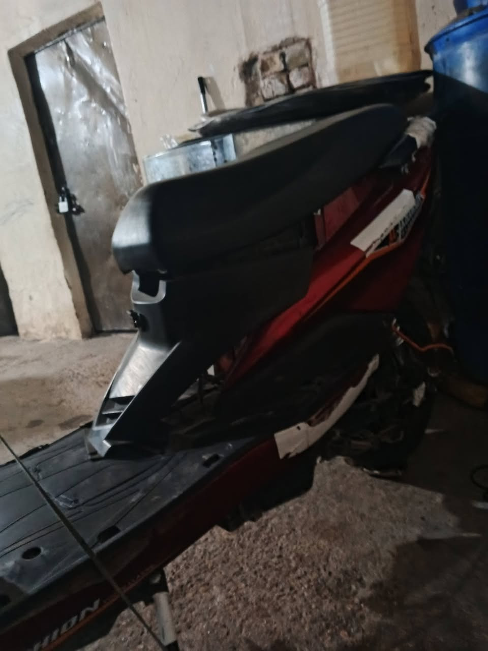 السلام عليكم ورحمه الله وبركاته دراجه سكنز للبيع بيها واير مال ملف قطع وايرين الدراجه على الفحص يقرن بطاريات 11: نص مثل ما قلت لكم سعر 200 قفل قفل مكاني فلوجه حي نزال رقمي*********** دراجه بس من صفحه وحده كفر مكسور الباقي نظيف مكسور
