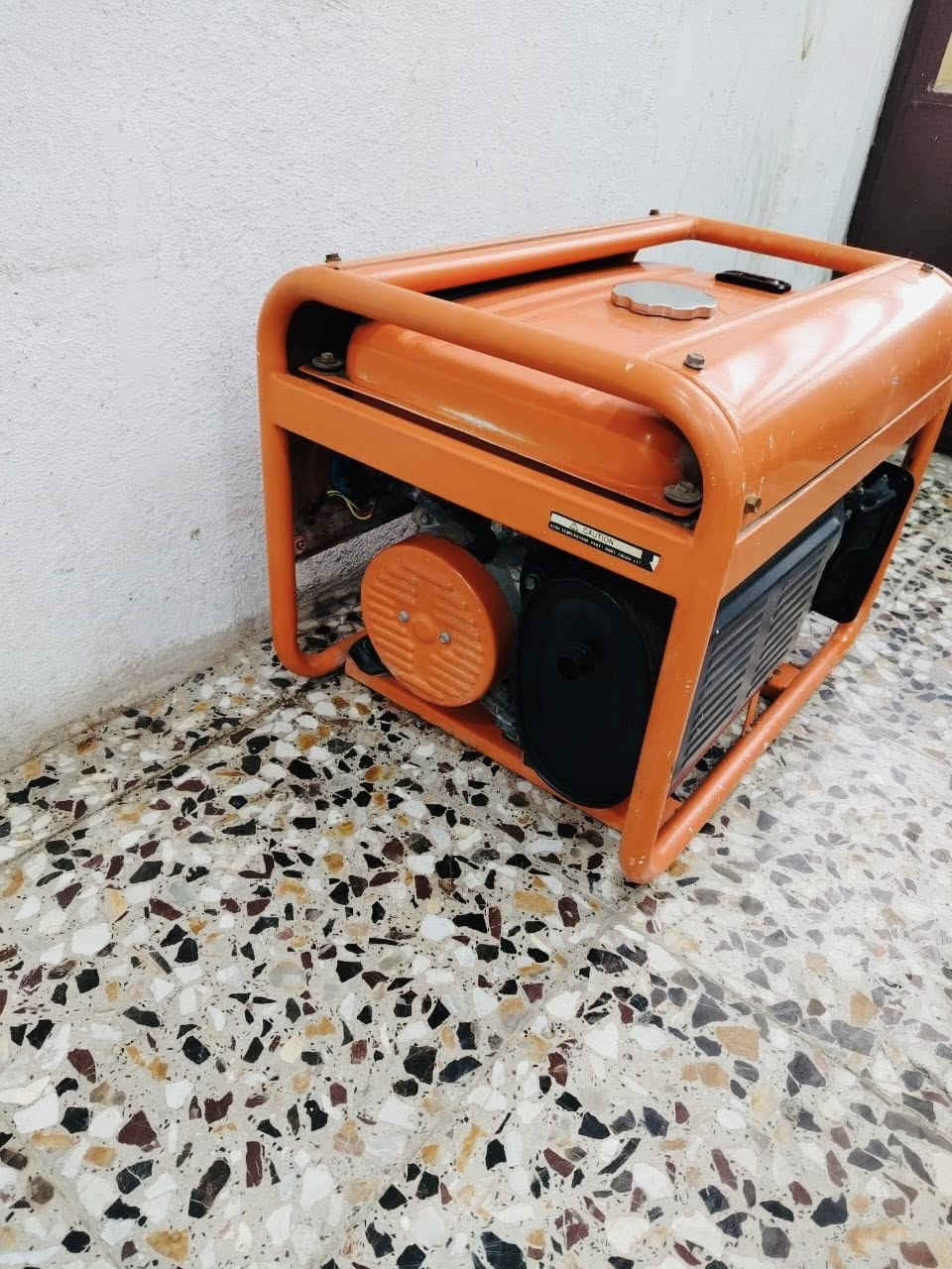 سلام عليكم مولده ريشان كوريه الباب الاول بانزين.3 كيفي 12امبير ملف نحاس . الحجم الكبير . مولده كلش نضيفه مشتغلا  شي قليل بلاديه مداخله اي تصليح نكره بالتشغيل السعر175مكاني  بغداد الشعب ويوجد خدمه توصيل لرقم الهاتف***********
