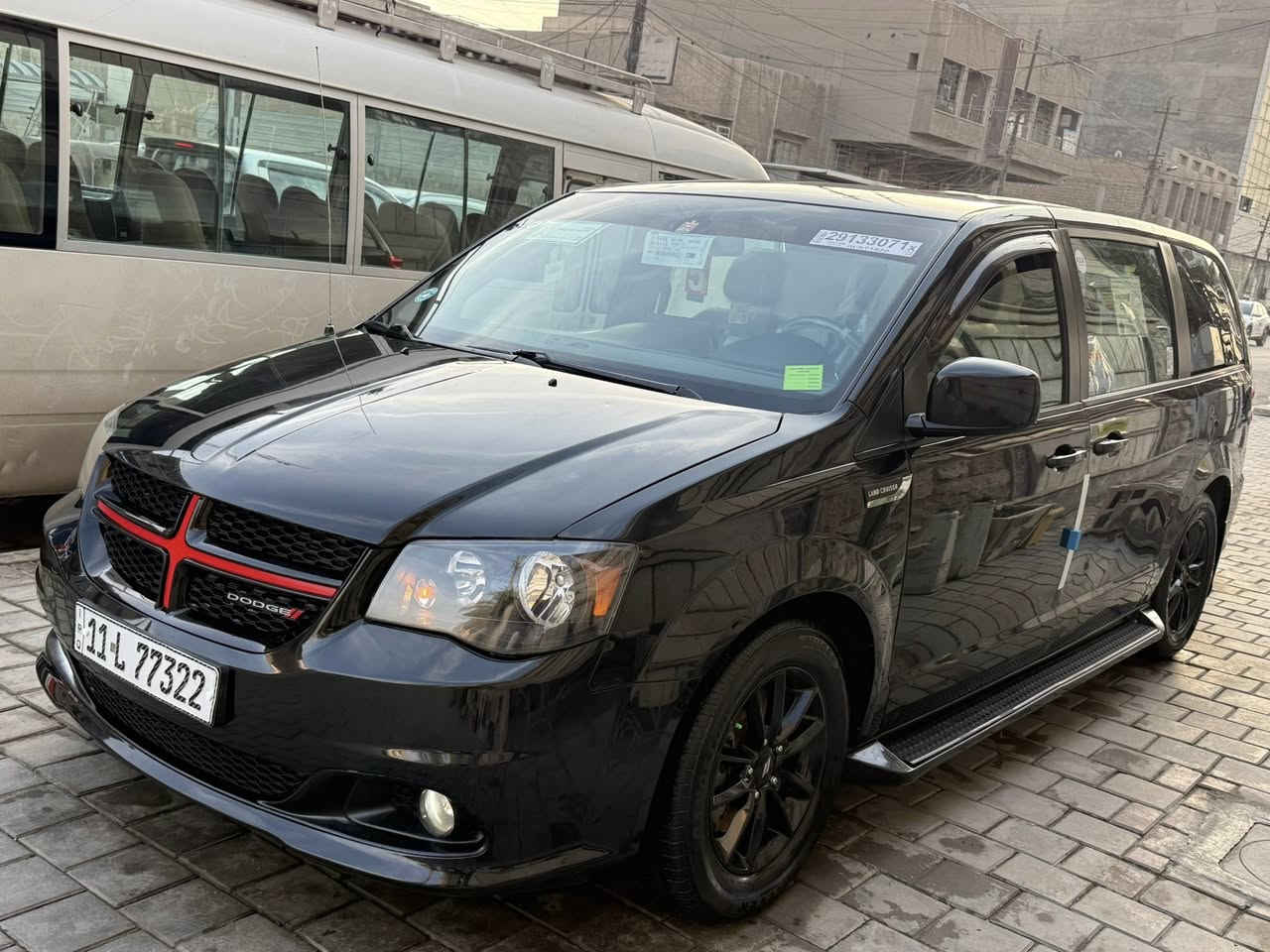 السلام عليكم
دوج كرفان 2019 فئه  SXT وارد امريكي حادثهه جاملغ صفحه اليسره والبنيد فقط صور الحادث مرفقه بالمنشور السياره جديده بمعنى الكلمه مال بيت جاهزه من كلشي ماشيه 87 رقم بغداد بسمي شخصيا مواصفات أبواب كهرباء جنطه كهرباء تحكمات شاشه كامره محرك6 سلندر 3.6 تبريد 3 قطع ويلكب بلاك كشنات جلد + كهرباء عارضهه 178 وبيهه مجال للشراي للستفسار الاتصال *********** مكاني بغداد
