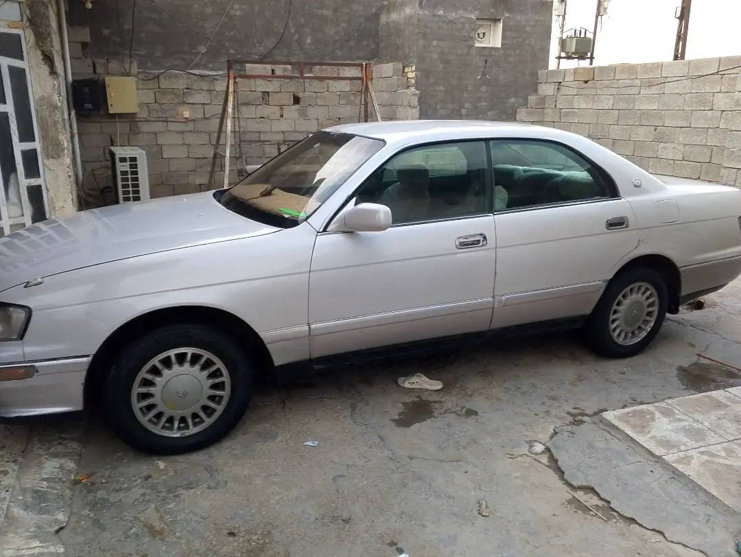 السلام عليكم اخوان سيارة بطة للبيع موديل 1993 رقم ديالى بسمي مشروع وطني لون ابيض لؤلؤي جام خضراوي طبي منفصل داخل رصاصي مكفولة من كص ونقل جثة وضربة قوية تخم تاير جديد كهربائيات شغالة مكينة 3000 جديدة وكير جديد سبير ما نازل مكاني بغداد المعامل حدادية 80/100.  السعر 60 وبيهة مجال   لاتصال ابو منتظر ***********.   منتضر ***********
