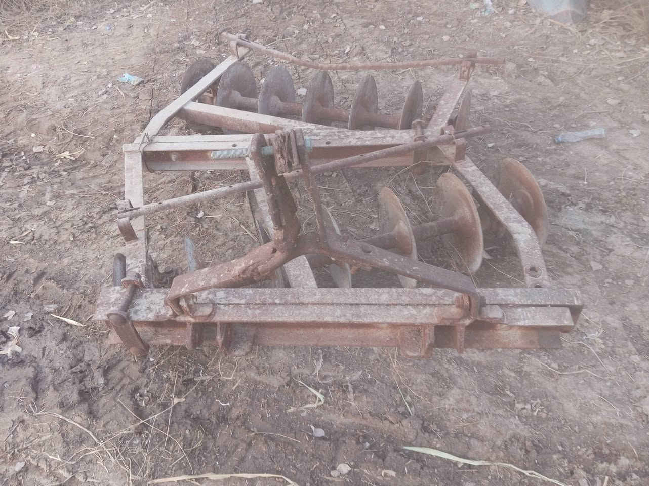 السلام عليكم دسك للبيع يرهم للكيوتي  والكابوته العنوان بغداد السعر ٦٠٠  ***********
