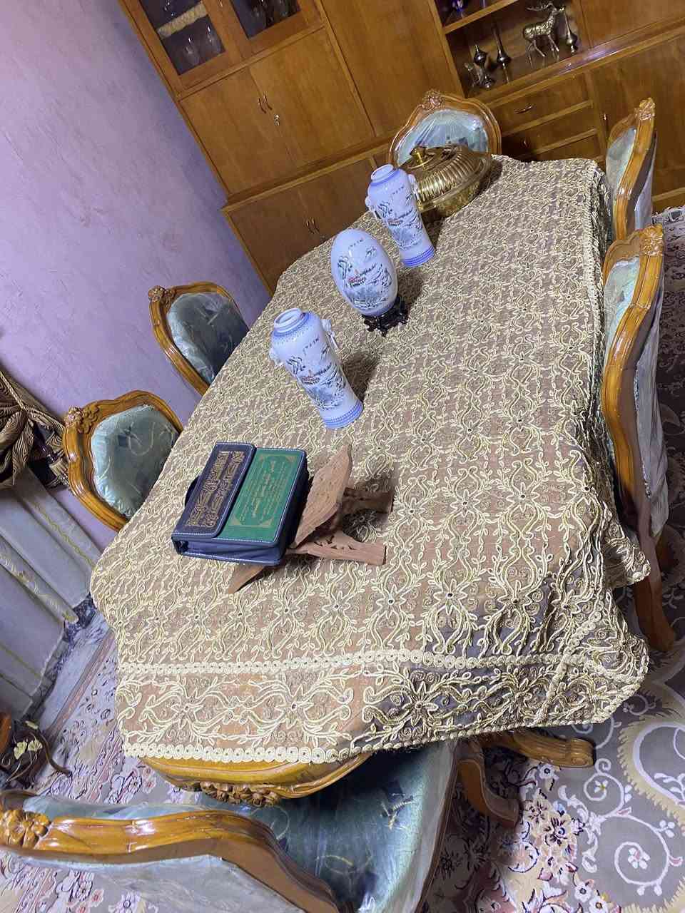 السلام عليكم ..ميز عرض صالات درجة اولى خشب زان السعر ٧٠٠ الف..غير مستخدم تماماً..للاستفسار الاتصال ع الرقم ***********
