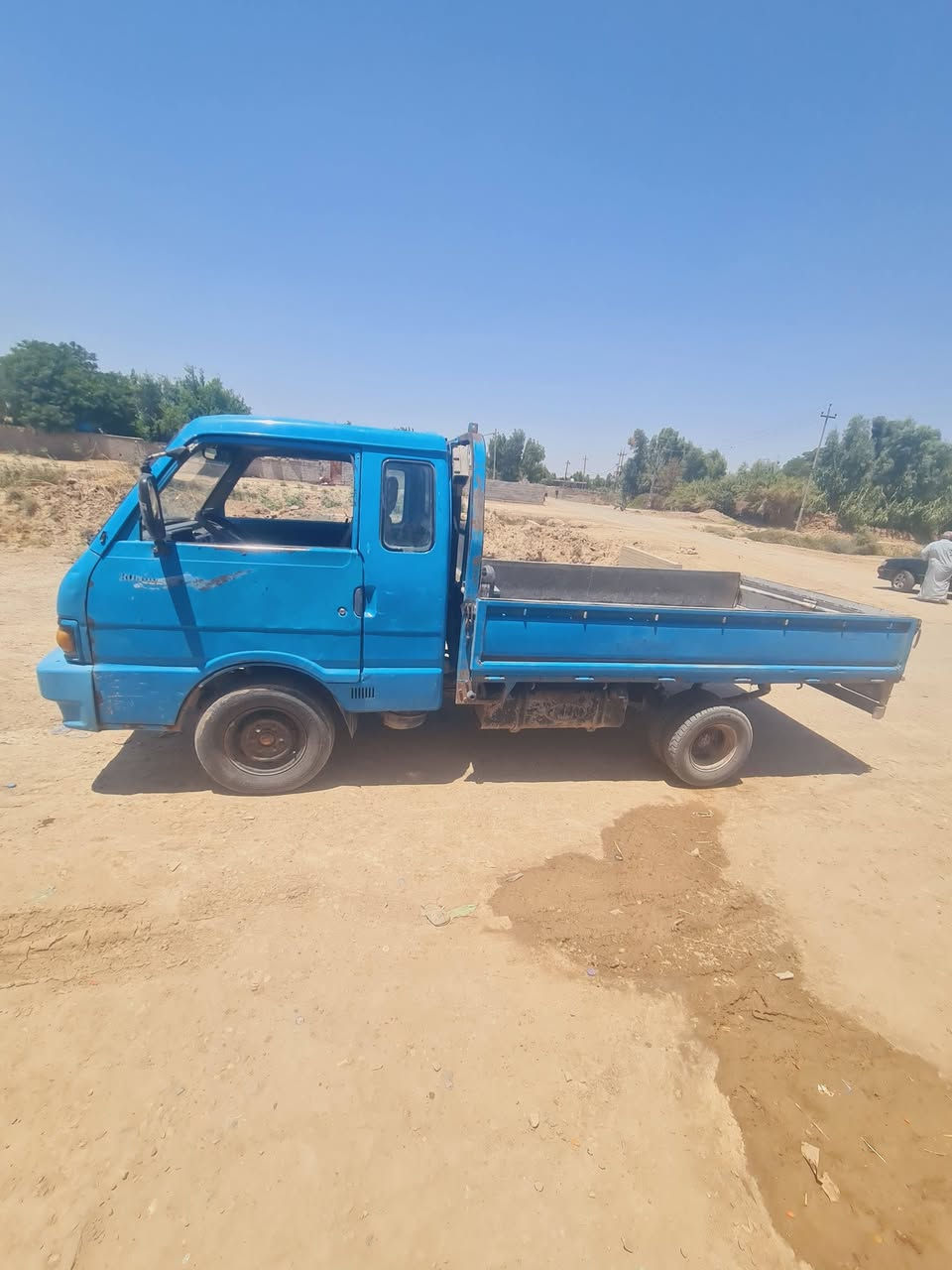 السلام عليكم للبيع كيا حمل موديل 96رقم بغداد دولي بأسمي سنويه لل29 سياره بلاديه جاهزه كير شاصي محرك بي تنقيص تخم تاير مكانهه واسط الصويره ***********
