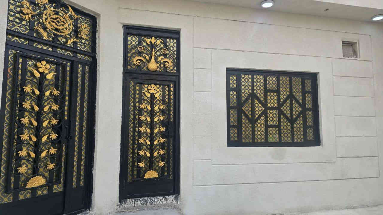 السلام عليكم
دار للبيع طابو صرف زراعي سند ٢٥ أصولي ١٠٠% بسم عراقي وكاله ونسخه من الطابو
المساحه ١٦٠ متر واجهه ١٠ ونزال ١٦مع فضله وره البيت 
يتكون البيت من غرفتين وصالة واسعه واستقبال ومطبخ وصحيات داخليه وخارجيه مع كراج سياره وحديقه 
الأساس والرباط والسقف كونكريت مسلح شقل جناي درجه اوله 
بناء بلوك ضقط هايدروليك
البناء حديث ٢٠٢٥
البيبان و الشبابيك تفصال حديد ثقيل 
الكهرباء والنقاط كله اصلي والواير اردني 
موقع حلو وثاني بيت عن الركن منطقه حلوه وهدوء وجيران ذهب متوفر ماء وكهرباء ومدارس واناره بالشارع 
 الموقع ابو الخصيب شارع ابو دله   قريب على السايدين مال المحكمه 
سعر ٧١ مليون وبي مجال للشراي حياكم الله اهلا وسهلا
رقم الهاتف 
***********   
    ابو ادم
