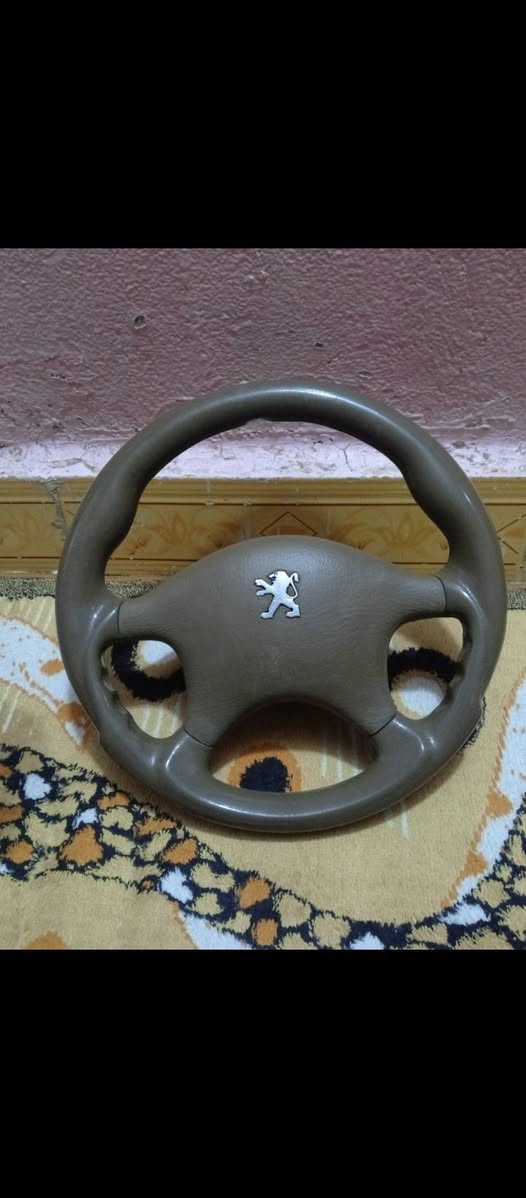 السلام عليكم تكيات للبيع السعر 30 ودركه مال سمند بيجو ب25 وبيهه مجال ومراوح ثلاثيه تشتغل عله جداحه السياره ب15 وبيهن مجال الشراي الخاص مفتوح لو تتصل ***********
