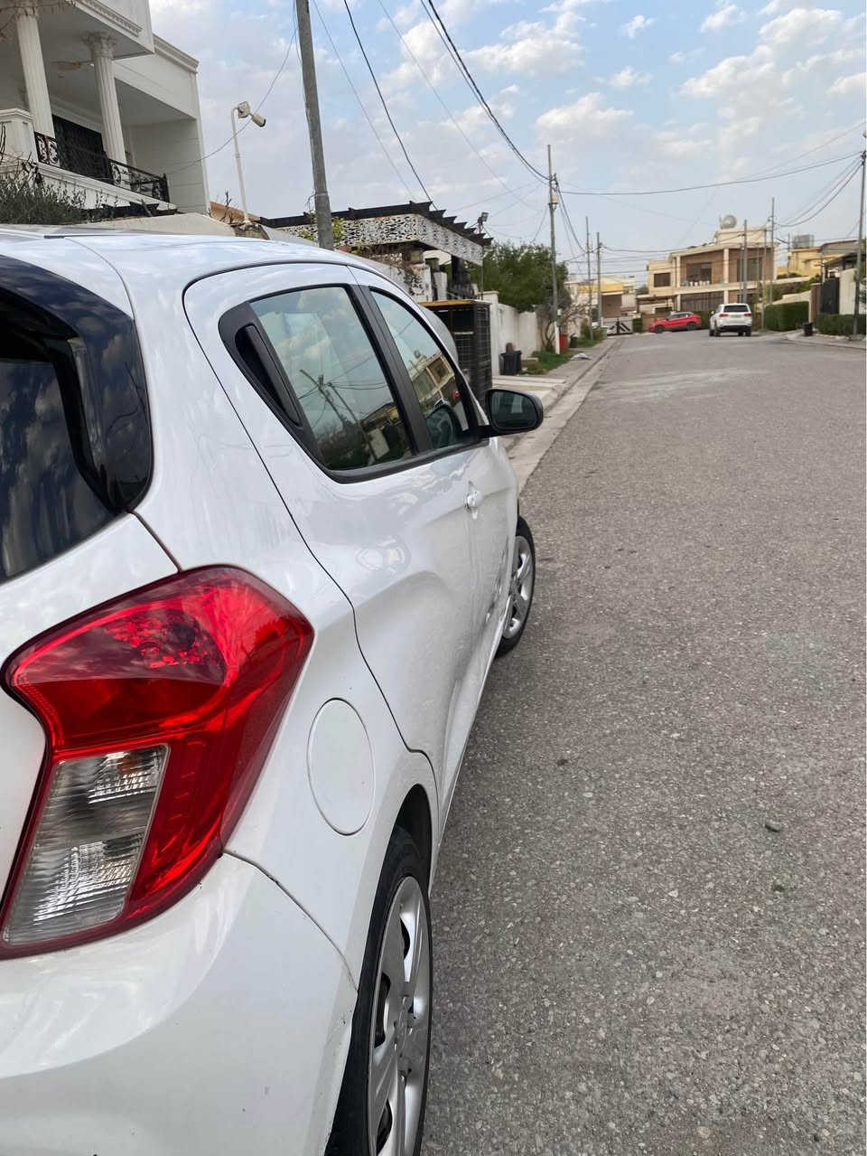 شۆفرلێت سپارک 2020LS  
١٨٤ هەزار کم رۆیشتووە
سەنەوی و ڕەقەمی نوێیە
موسەفات ستاندەر 
شاشە کامیرە
تەبرید 
تۆماتیک
ABS
گێر و مەکینە مەزبوت 
سەیارەکی ئیقتیسادی و کەم مەسرفە
یەک پارچەی سبوغە بەس بۆنیت
نرخی ٨٣ وەرەقە و مەجال
لە هەولێرم
گۆرێنەوەش دەکەم حەسەب قەناعەت 
نرخی ٨٤ وەرەقە و مەجالەکی کەم.
*********** أربيل, العراق
