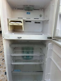 ثلاجه • حجم كبير • نضيفه