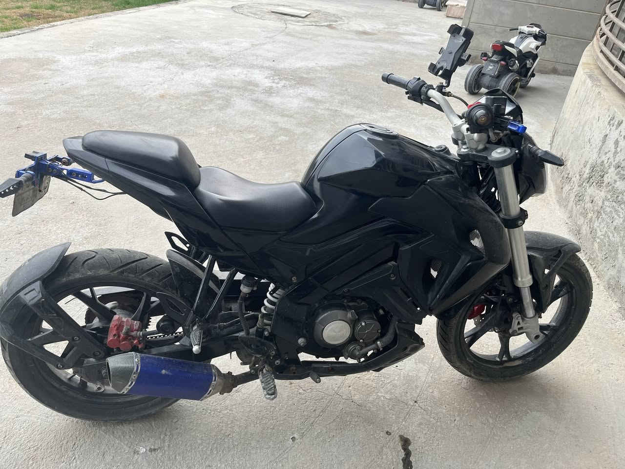 السلام عليكم بنلي إيطالي للبيع موديل 2020
رقم وسنويه بصره تحويله بكل محافظات العراق لان الدراجه مارشفه بل مرور محرك ١٧٥دراجه خير من الله شلعه ومعدل ماشالله صوت رياضي مكاني حله شارع 80رقم *********** 

سعر 2150وبيه مجال قليل والي ميعرف أسعارهن ليحكي بكيفه
