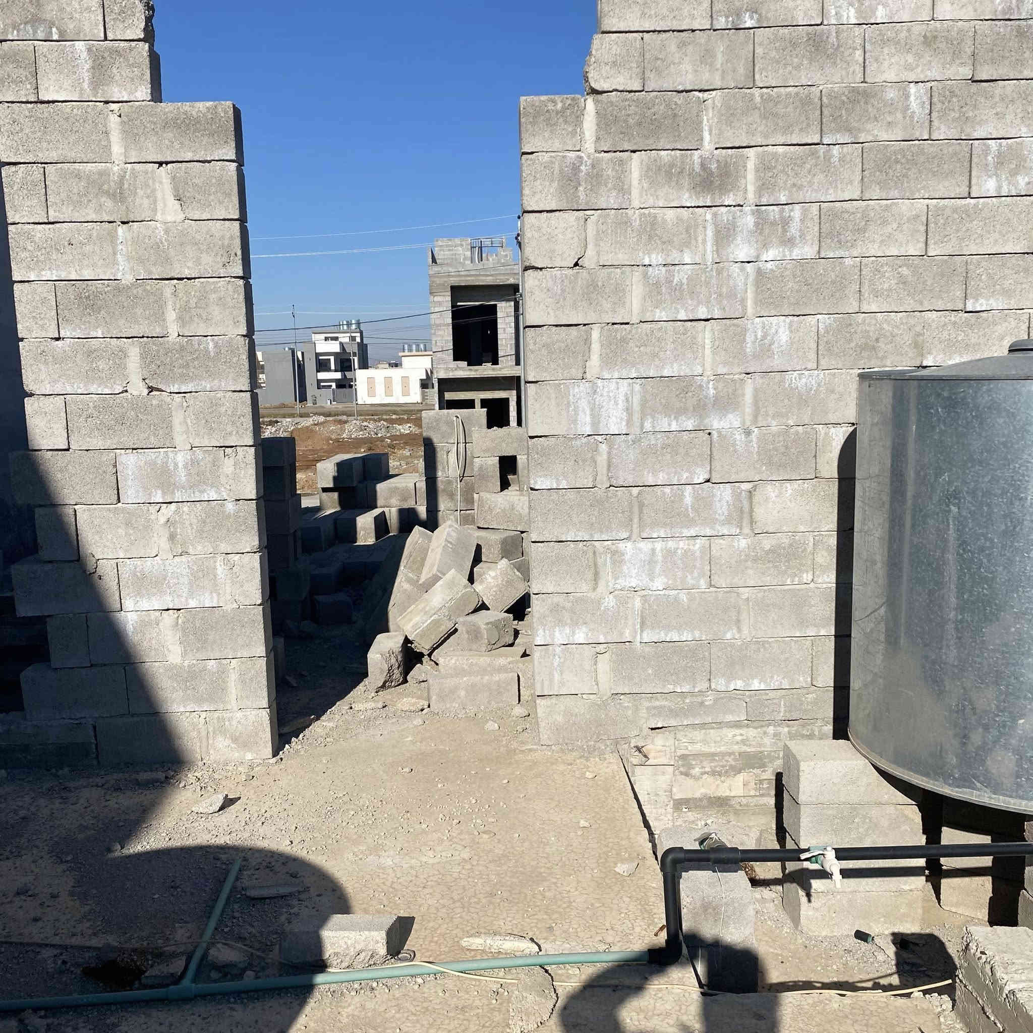 هيكل للبيع في جمعية الكندي الثانية بسعر مناسب
هيكل طابق واحد استقبال +غرفة نوم 🛌 + صحيات 

جاهز جميع التاسيسات كهرباء مجاري ماء مع الصحيات والمطبخ سيراميك 

الاساس (رفت ) نظام دكتات بناء كلش حلو الطابق الثاني نصف غرفة مع تانكيات تاسيسات كاملة 

جمعية الكندي بالقرب (C)من رقم البناء 60 مقاطعة 27 

مساحة البناء 120 متر واجهة 6امتار  //نزال 20 متر

خدمات كاملة ماء كهرباء تبليط 

للاستفسار الاتصال 

***********

***********

***********

***********

موقع المكتب طريق دهوك البناء الجاهز بالقرب من التيم ماركت
