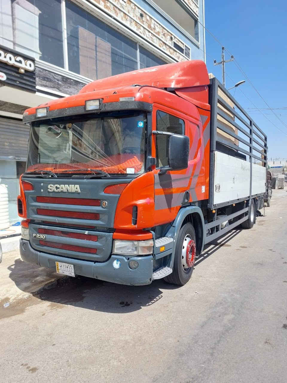 السلام عليكم شباب سكانيا للبيع موديل 2005 حجمp230 تخم تاير {5}بستم فول مواصفات /4 طن بسمي سنوية جديدة باقي بس استلام اللوحات انكليزي جوبلس أمامي خلفي كير 4×4 طول سبعة ونص قفل اكسل تدفئة تبريد باب جك قفل سرعه العنوان بغداد ***********\
