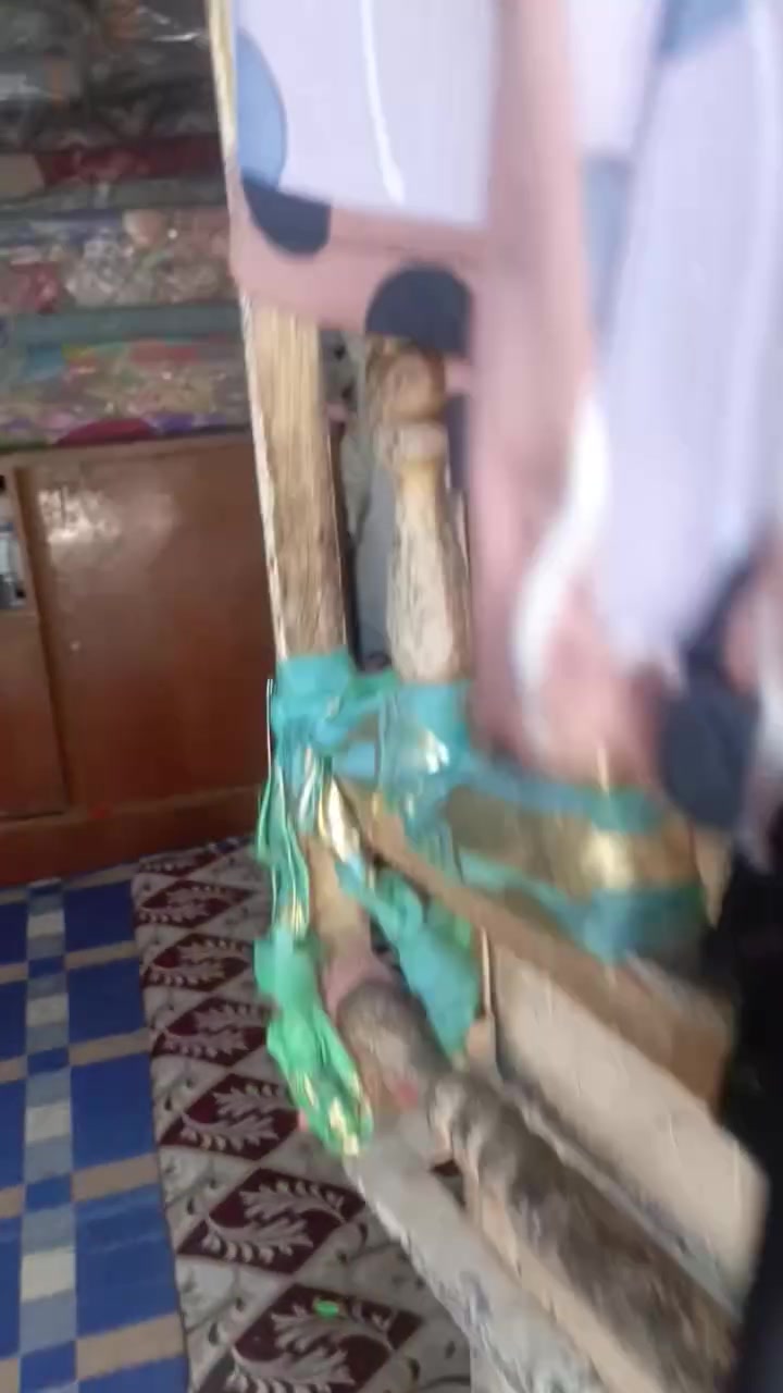 السلام عليكم بيت تجاوز تجاوز حي اقائم قرب حي التحدي للبيع سعر 6 ملايين وقابل لل تفاوض قريب على الشارع العام مولد قريبه عل بيت *********** التفاصيل داخل الفيديو تواصل على الرقم أو خاص
