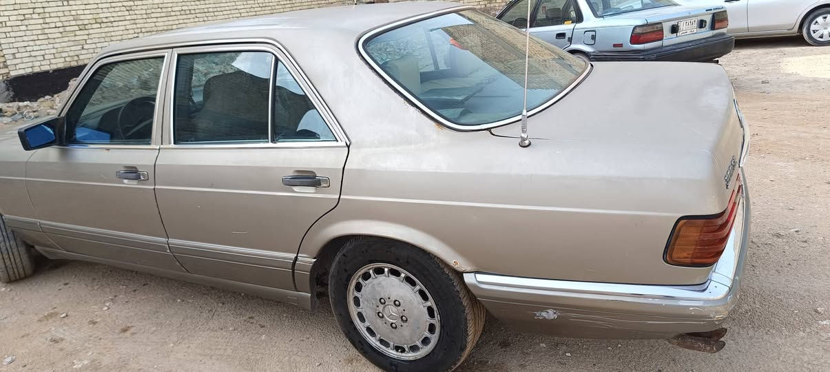عندي سيارة مرسيدس بنز رعاسي بلادي الون ذهبي 60ورقه للطيبين المكان نجف رقم بغدادالسعر60  موديل 87 ///***********
