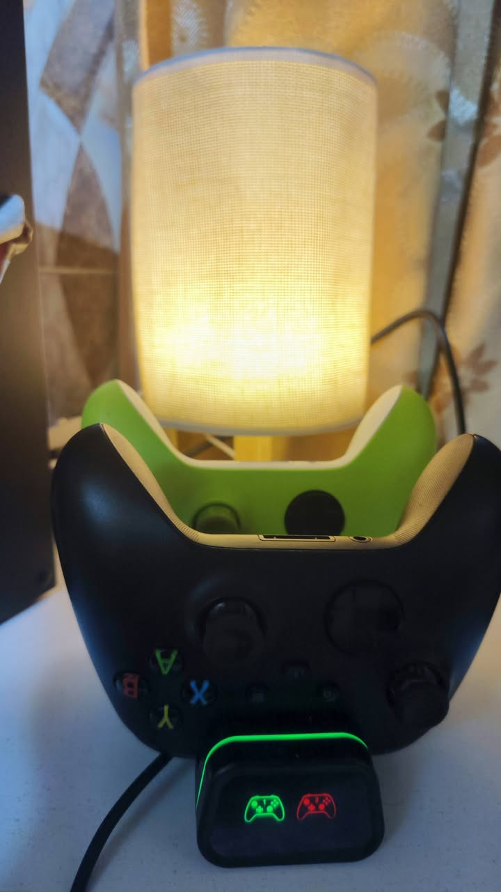 سلام عليكم... من رخصة الادمن
اكس بوكس سيريس اكس لون اسود جهاز نظيف + يدات ثنين اصليات كيم سير + شاحنه اليدات وملحقاتها... 

 شاشه سامسونج كيمنك اصليه جديده والفيديو موضح كدامكم بيها هواي ميزات حلوه.. 

 + مكبر صوت مظخم... 

يوبي اس نوعيه اصليه يفيد لاكس بوكس وشاشه... 

للاستفسار راسلني خاص او اتصل ع هذه رقمي الخاص ***********

مكاني كربلاء.
