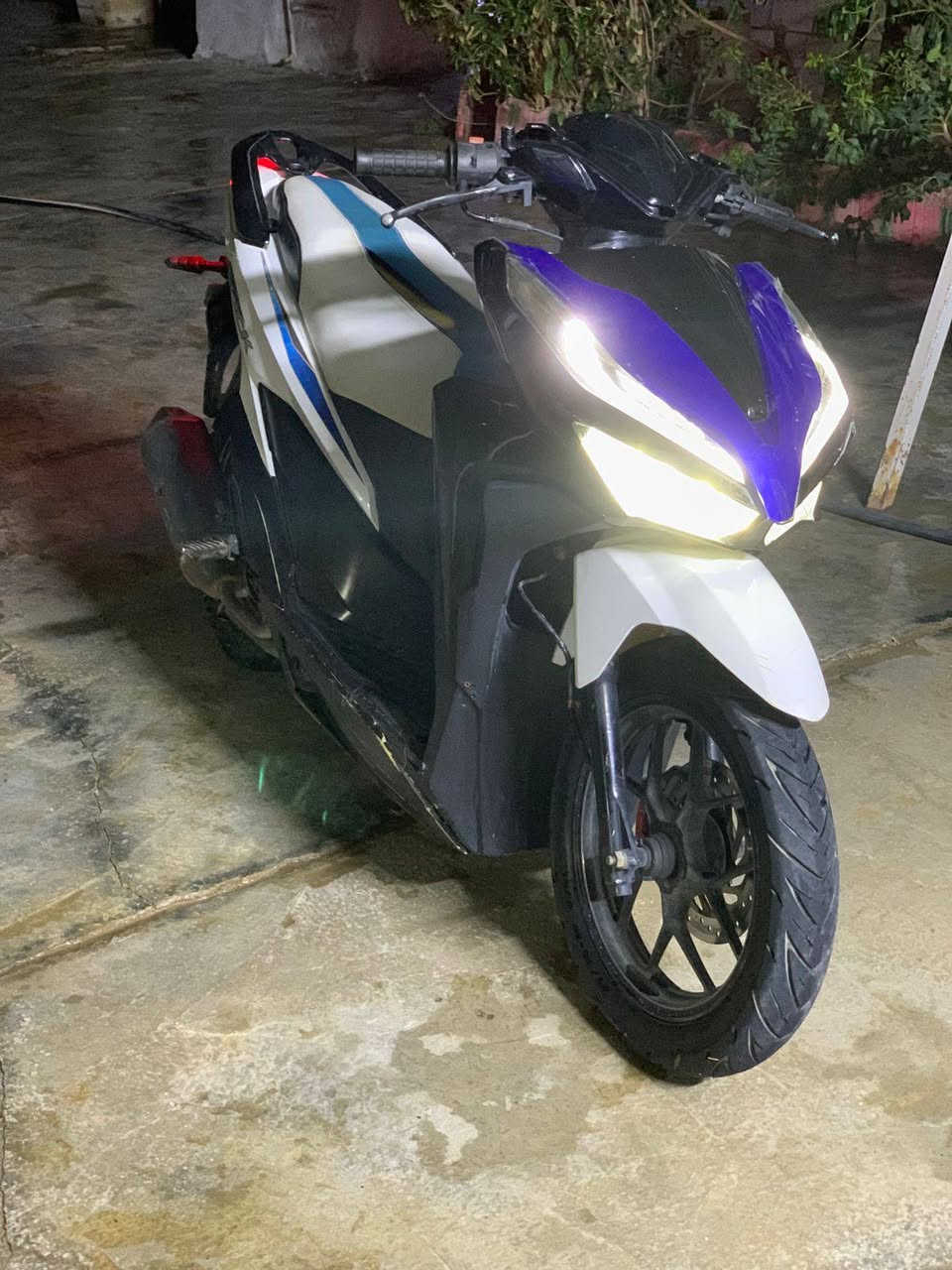 السلام عليكم دراجه بانزين نوع سكنس هونده فوال نضافه موديل 2017 سعر خاص شراء يدك على رقم ***********
