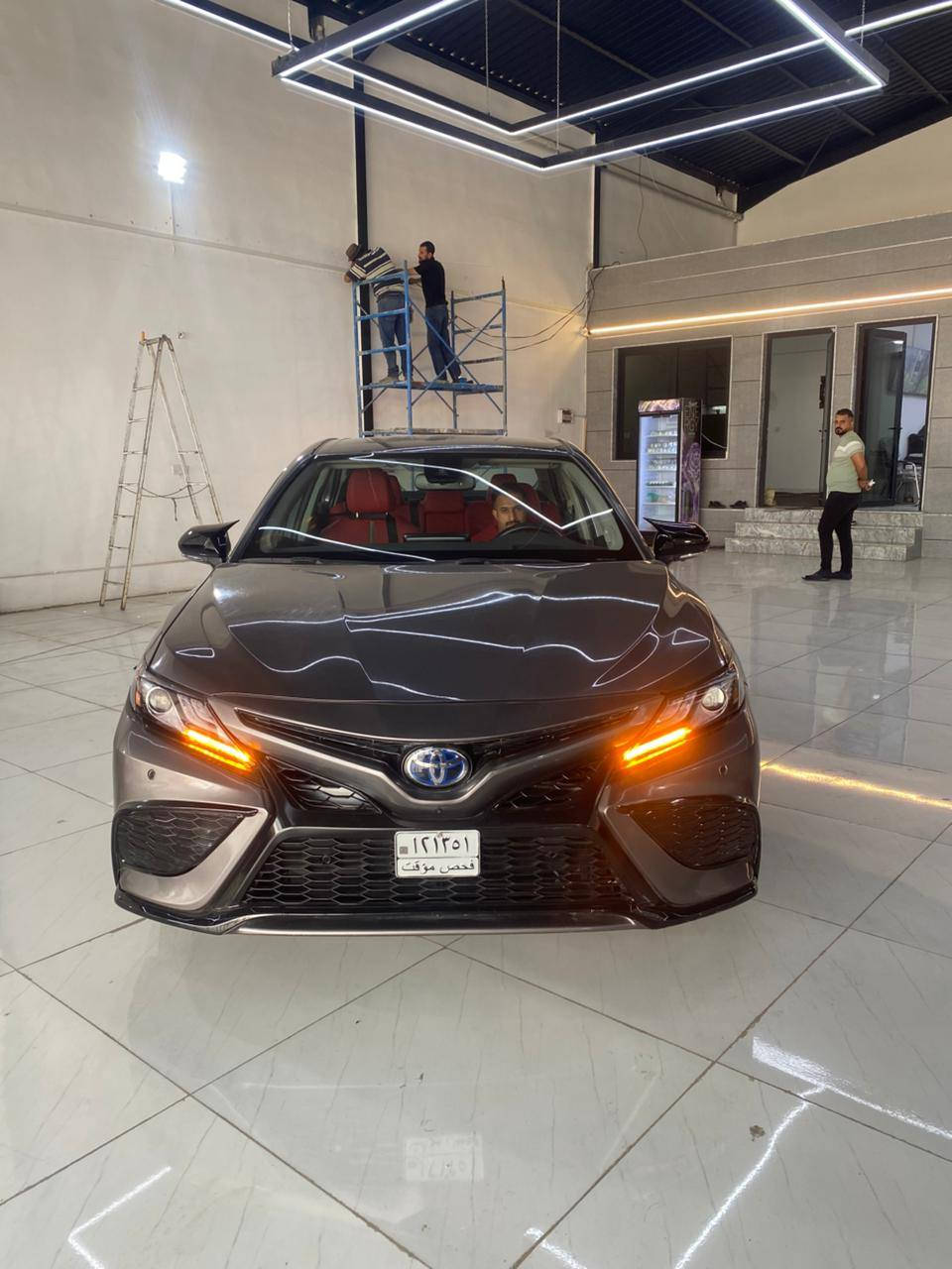 كامري 2024 XSE هايبرد
السعر  223 وبيها مجال
ماشية 4  مايل
المواصفات
١- كشنات تدفئة تبريد
٢- تحديد مسار
٣- خمس كامرات
٤- حساسات امامي وخلفي
٥- داتا شو 
٦- داخل احمر بلادي
٧- مراية تعتيم ذاتي
٨- تبريد قطعتين
٩- رادار امامي وخلفي
١٠- تحذير تصادم
١١- نقطة عمياء
١٢- شفتات ستيرن
١٣- ثلاث وضعيات قيادة
١٤- اوتو هولد
١٥- سايد بريك دكمة
١٦- تشغيل عن بعد 
١٧- مرايات كهربائية + اشارة
١٨- اربع جامات اوتو

الضرر تبديل قطعتين بونيد وجاملغ يمين
ملاحظة السيارة تترقم جميع المحافظات عدا الاقليم 

للاستفسار الاتصال على الأرقام التالية 
***********
***********
