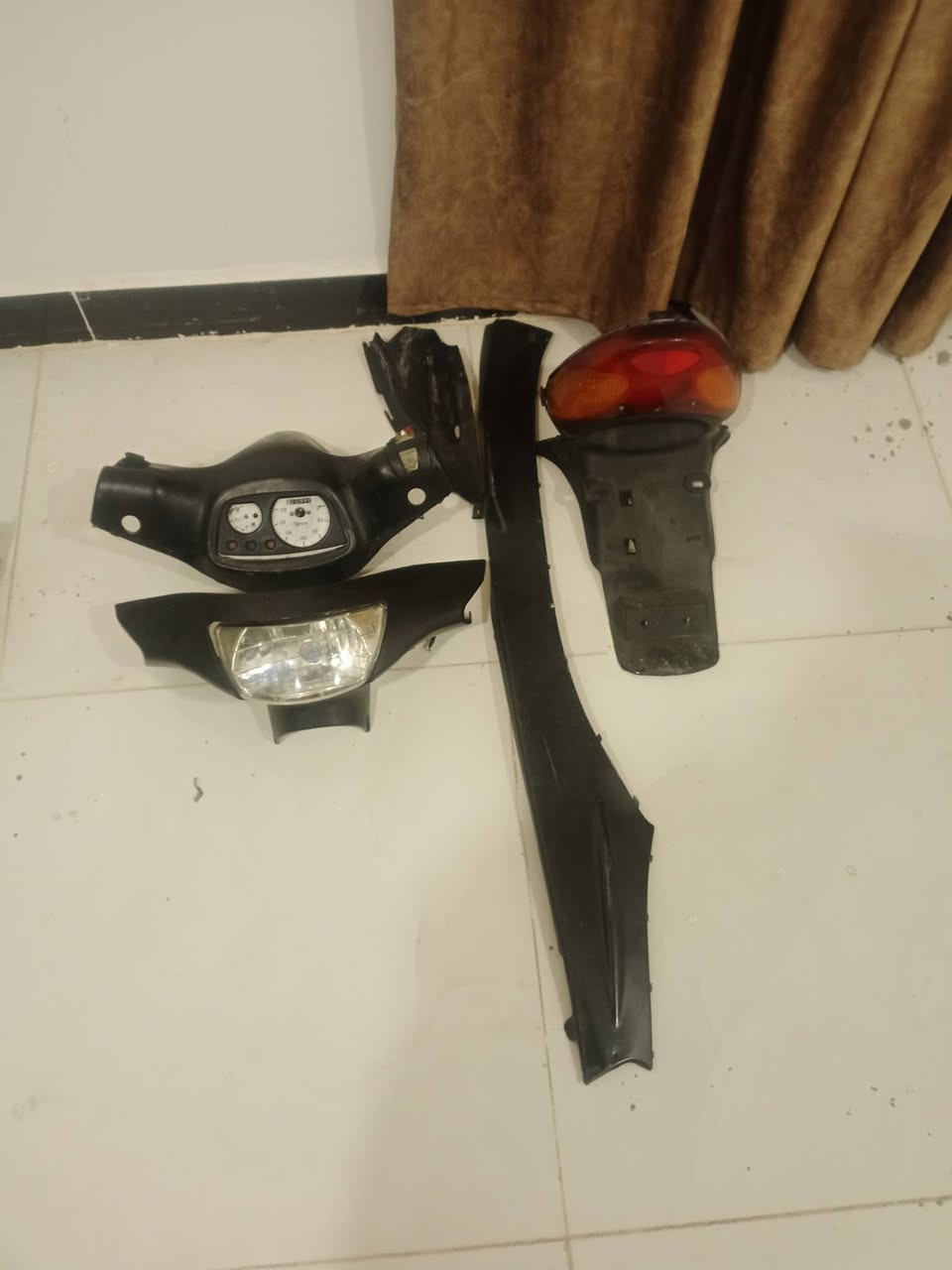 السلام عليكم غراض دراجة بيجو
بجم كامل شغال الايت او الدكم كلة شغال جيب او شد 

البجم سعرة كامل اب 12 الف 

او صفاحية او دوسة اب 5 الف

الو بك لايك كامل كلة شغال البك لاين او الاشاير

سعر البك لايت كامل 10 الف

المكان كوت الكريمية 

اليريد يراسني او أرقم *********** فقط واتساب
