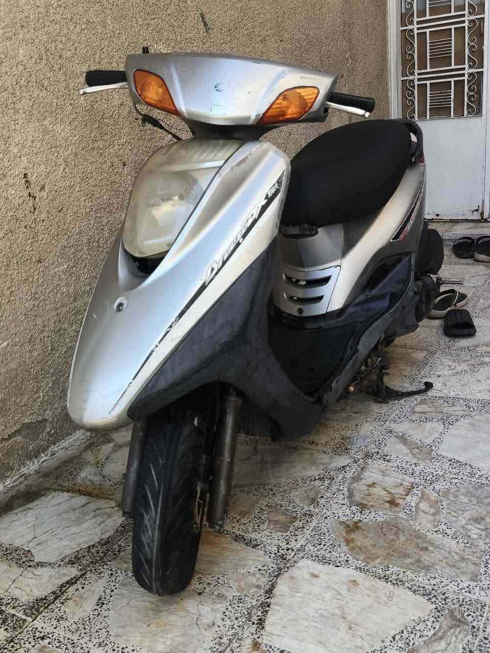 سلام عليكم دراجه بريز لايت ناصي
جديده بعده عله وضع رمبه ستعمال شخصي دراجه مكفولة كفاله عامه كفرات ختم واحد مكينه تخبل نقصه 
بس باتري بس سعر ٨٥٠ وبيه مجال حك جيه بس رقمي***********

