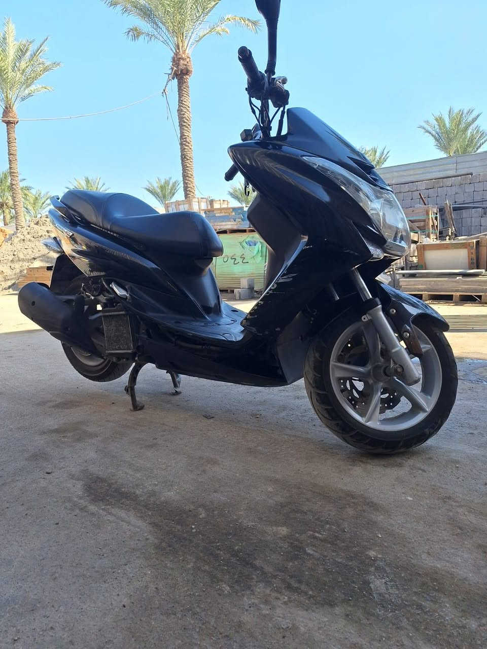 السلام عليكم ماجستا اس موديل 17لدراجه فتحت مكينه بدلت ولفات فقط غير هذا لدراجه كفالة كهربائيات اشاير ليت عالي و ناصي زنون أصفر كلجات اي نقص مابيه نكره سلف بكل وقت صح فتحت مكينه بس الله شاهد شغل درجه اولى السعر قيم وخذ بل يرضي بي الله مكاني الدورة الرقم ***********
