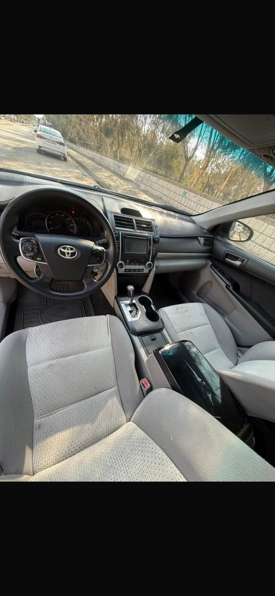 کامری مۆدیل ٢٠١٢ سلڤەر leگیرومەکینە بەشەرت سێ پارچەی بۆیاخە کەمی ناوی گرتووە کەمی کال بونەوەو شوختی هەیە سعری ١٠٤ مەعامەلە  سەنەوی لە٢٤ بەسەر چووە
***********
*********** شمشمل, السليمانية
