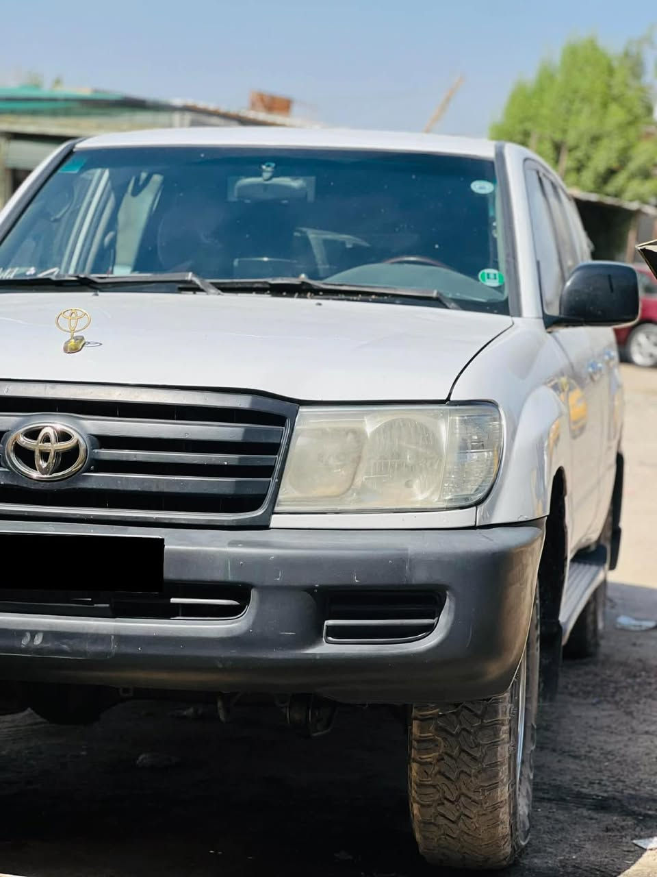 السلام عليكم 
لاندكروز موديل 2001
محرك V6 4500
تخم تاير جديد 
رقم اربيل الجديد 
كاملة هزة وسنوية جديدة
حادثها بين البابين جهة العبري
مصبوغة عام سيارة نضيفة كلش
بيع او مراوس 
سعر وتفاصيل اكثر خاص وهذا الواتساب 
***********
