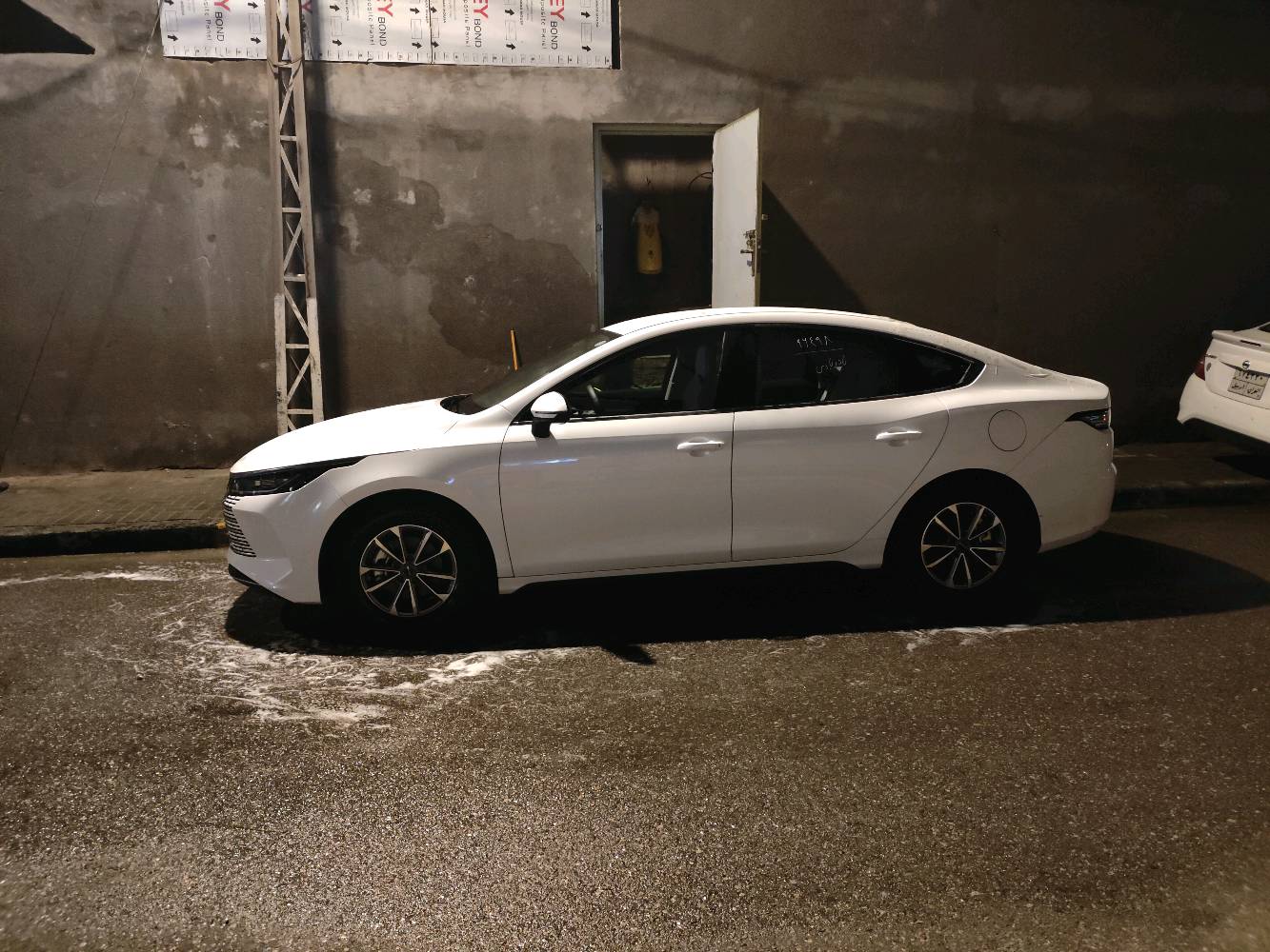 🚗 للبيع – BYD Destroyer موديل 2025 | أحدث إصدار | مواصفات فاخرة
إذا تبحث عن سيارة عصرية، اقتصادية، وتكنولوجيا متطورة…
BYD دستروير 2025 توفر لك القوة + الراحة + التوفير بنفس الوقت.
✨ المميزات:
✔️ تصميم رياضي حديث وجذاب
✔️ محرك هجين (بنزين + كهرباء) توفير عالي جداً بالوقود
✔️ صرفية ممتازة ومناسبة للمشاوير الطويلة داخل وخارج المدينة
✔️ شاشة وسطية كبيرة ونظام ذكي متكامل
✔️ كاميرات + حساسات أمامية وخلفية
✔️ داخلية فخمة ومقاعد مريحة
✔️ قيادة هادئة وسلسة
✔️ أمان عالي وأنظمة مساعدة للسائق
✔️ موديل حديث جداً – استعمال خفيف
🚘 سيارة نظيفة جداً وجاهزة للاستخدام مباشرة بدون أي مصاريف
مناسبة للعائلة أو الاستخدام اليومي أو حتى مشاوير العمل
📞 للتواصل والاستفسار: [***********
💰 السعر: [ 138  ورقة]