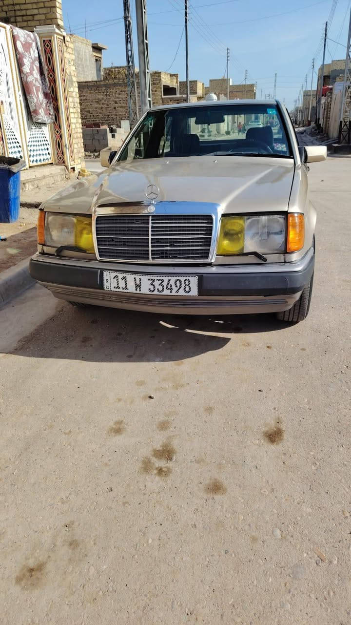 سلام عليكم سياره مارسدس دب موديل 1990 السناويه جديده 2029 بيه هزه جديده بيه مكينه 2500 بطه سعر السياره(60)وبيه مجال العنوان ميسان حي الموضفين***********
