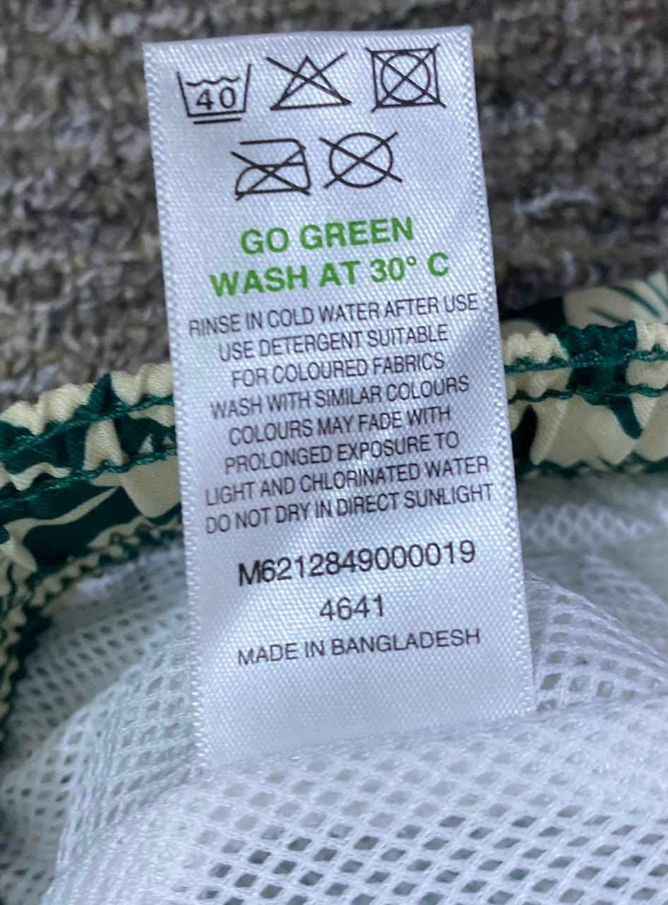 العلامة التجارية: القطعة تابعة لشركة Matalan البريطانية

 (ماتالان)، وتحديداً من خط الإنتاج أو التشكيلة التي تحمل 

اسم "EASY est. 1973" 

​المادة والتصنيع: مصنوع من البوليستر بنسبة 100% (100% POLYESTER) ويحتوي على بطانة شبكية داخلية بيضاء مخصصة للسباحة 

​بلد الصنع: صُنع في بنغلاديش

​القياس: L

​الحالة: جديد 

السعر 10 الاف


**إذا كنت صاحب هذا الإعلان وتريد حذفه لأي سبب، رجاءا أرسل رسالة إلى الدعم الفني**