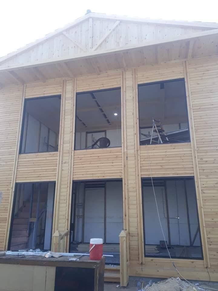 عمل جميع الديكورات الخارجية الخاصة بل مزارع منها الجلسات والكواخ والمراجيح والسقايف وغرغ الساونا ***********
