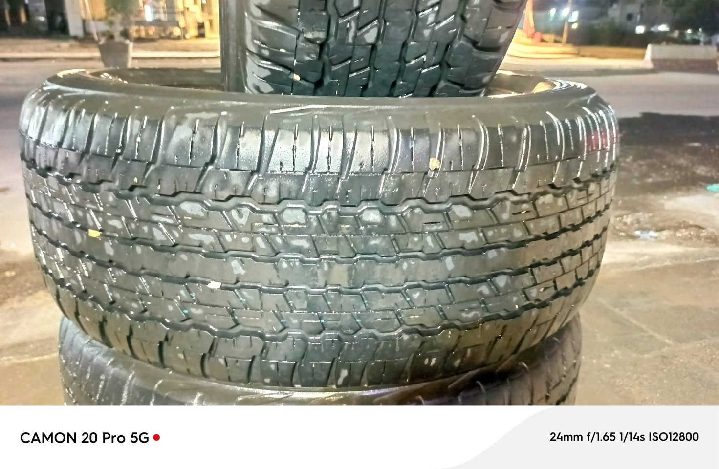 سلام عليكم تخم تايرات لاندكروز
النظافه. تايرين نص عمر وتايرين جديدات
القياس...285/60R18
للتواصل/***********
عنواني/بغداد ابو غريب.
