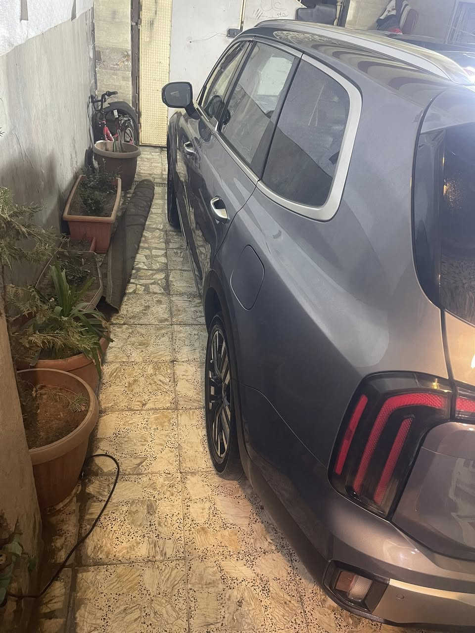 ياالله
السلام عليكم كيا تلورايد 2023 Sx وارد امريكي

Kia Telluride SX 2023 3.8L

المسافه المقطوعه :15 الف 

          حجم المكينه : 3800    V6

           حالة الايرباك :دركه ودشبول 
الضرر  جاملق جهت اليسار مبدل بلاد وبنيد مبدل بلادي مو تجاريات يعني بيه صبغ 3 قطع بالصور

   

#الموصفات 

1. شاشه 

2. كامرا

3.لايتات لد

4. بصمه 

5. كشنات جلد 

6. هندبريك بصمه 

7. رادار تحديد مسار

8. رادارات 360

9.تو ويل 

10. اوتو ستوب

11. حساسات خلفي امامي

12.اوتو هولد 

13. اشاير بالمري 

14.بكلايت لد

15. نظام ايكو + نظام تزحلق

16. فتحتين

17. هيترات بالكشنات حار بارد

18.كامرات 360

19.كامرا بالمرايه

20.بردات خلفيه

21.سبعه راكب

22.كشن السايق ميمري

23.كشنات خلفيه كهرباء

24.كشافات

25.سقف بانوراما 

26.ويل كب

 

فول مواصفات 1/1 جاهزه مرقم بغداد 
السياره احلى من الصور

السعر 270 وبيه مجال قليل 🚙

تفاصيل اكثر هذا رقمي ***********تحياتي 

مكان السياره  بغداد
