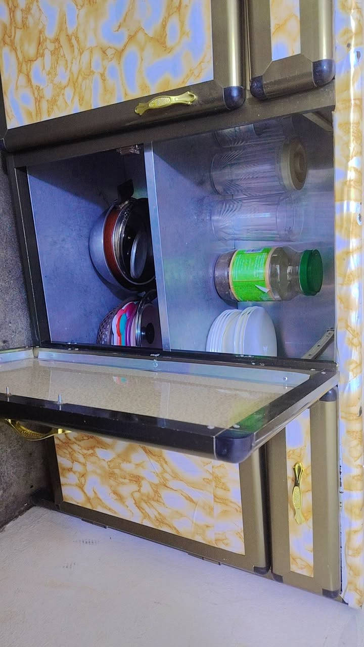 كاونتر للبيع بدون سنك انمنيوم ثلاث ابوب مع الملحق نضيف كلش السعر الاتصال على الرقم ***********
