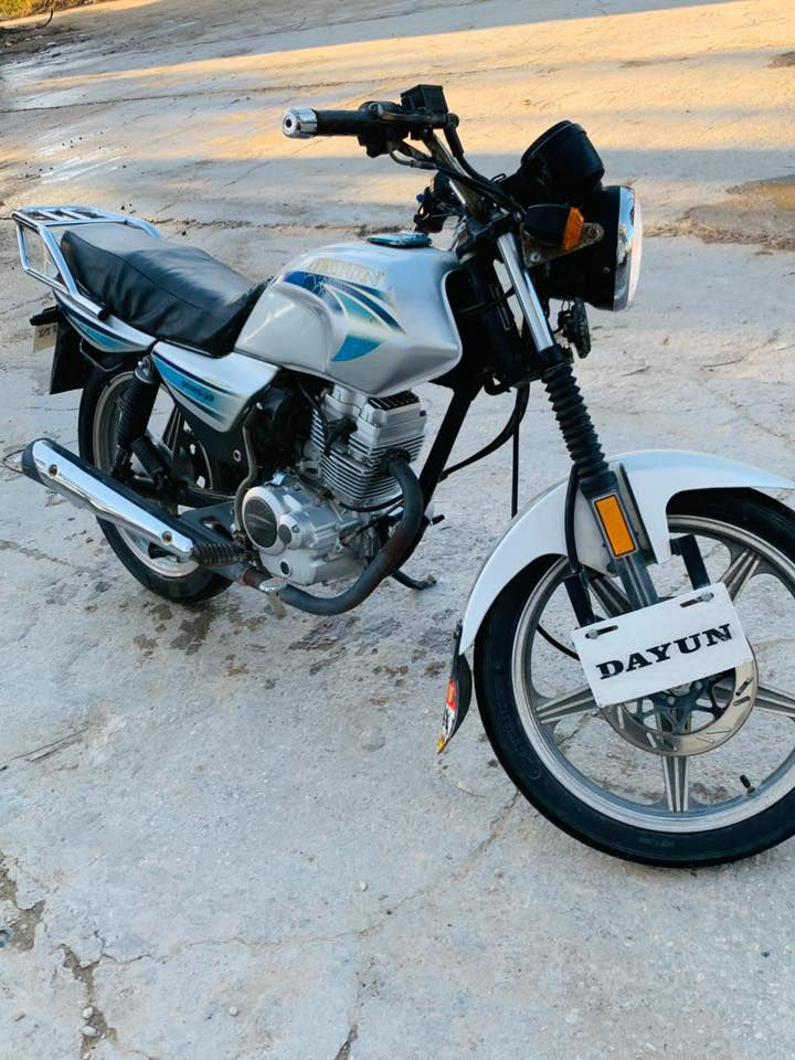 سلام عليكم  دراجه دايون مديل 2021 للبيع 
أوراق اصولي دراجه كامله مكمله وحلوه ونصيفه بعد انضف من صور مكاني كربلاء الحسينيه 
سعره مليون و150 وبيه مجال  قليل حك جيه 
مكلف بل نشر.  رقم صاحب دراجه ‭0771 727 3511‬
