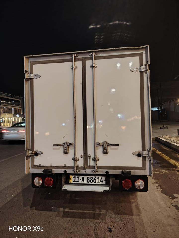 السلام عليكم
كيا براد 2011 
مسكر 3000 قبق. اسود 
برادها تجميد ينزل سالب 15 
سياره جديده منضومة تبريد جديده  بلكامل 
مكينه وبم ونوزل شادهن قبل شهرين حاويه 
بم ونوزل محور كرنفال ولبلادي الكهربائي هم موجود اطيكيهن ويه سياره 
شاشه كامره 
تخم تاير جديد 
تانكي مبدله جديد 
راديتر جديد 
صدر خلفي جديد 
3 سويجات بيها للبراد وللقماره  
سيارة مكفوله من ضربه 
ارقام انكليزي بغداد
رقم شاصي  واضح 
سنويه بسمي 
السعر 123 وبيها مجال بسيط 
***********
