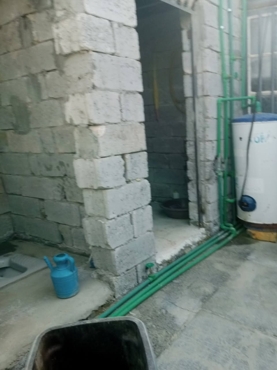 دار للبيع بناء بلوك مساحه 70 متر عكاده فرمستون بي نواقص لبخ والارضيه بيع مناسب حي الامين الثاني كامل خدمات قريب الشارع 150م وتساب ***********
