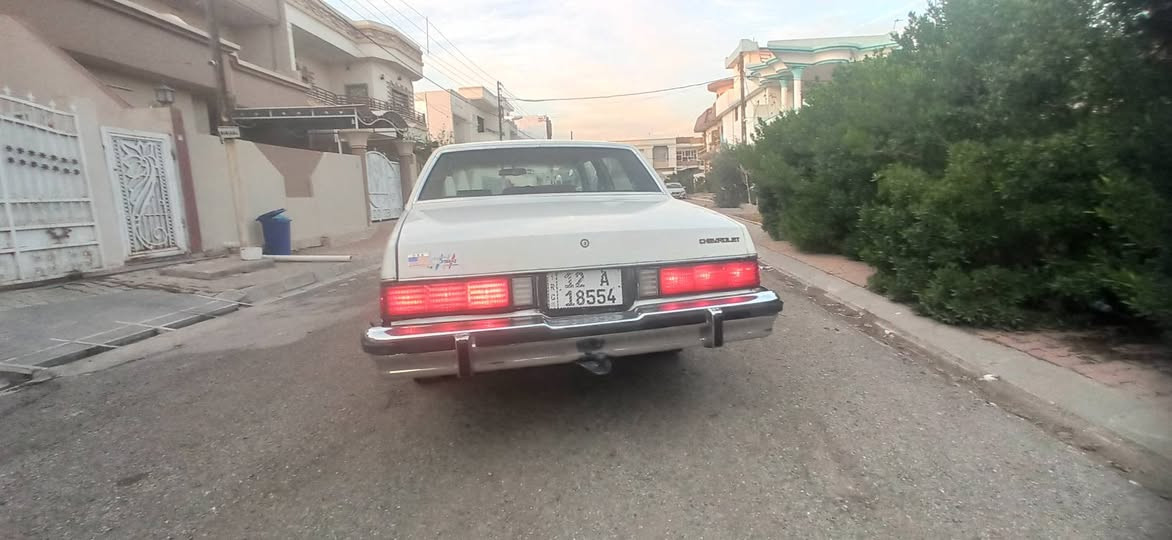 للبيع شوفرليت ماليبو موديل 81 رقم انكليزي سنويه عضم عاج مشروع  وطني ال30 بسمي شخصيا كير اتوماتيك  كير ومكينه بلادي سياره كلها بلاديه ضبغ جماليه فقط بدون ضررر كهربائيات كلها شغال مسجل وسمعات تخم تايرات خط ابيض باتري جديد سياره حلوه وجهازه من كل النواحي مال بيت ومال جناي سياره مكفوله سعرها 43 وبيها مجال بسيط عنواني كركوك *********** وبلعافيه للياخذها 🥀للعلم السياره صارلهة 19سنه يمي البيع لاحاجه
