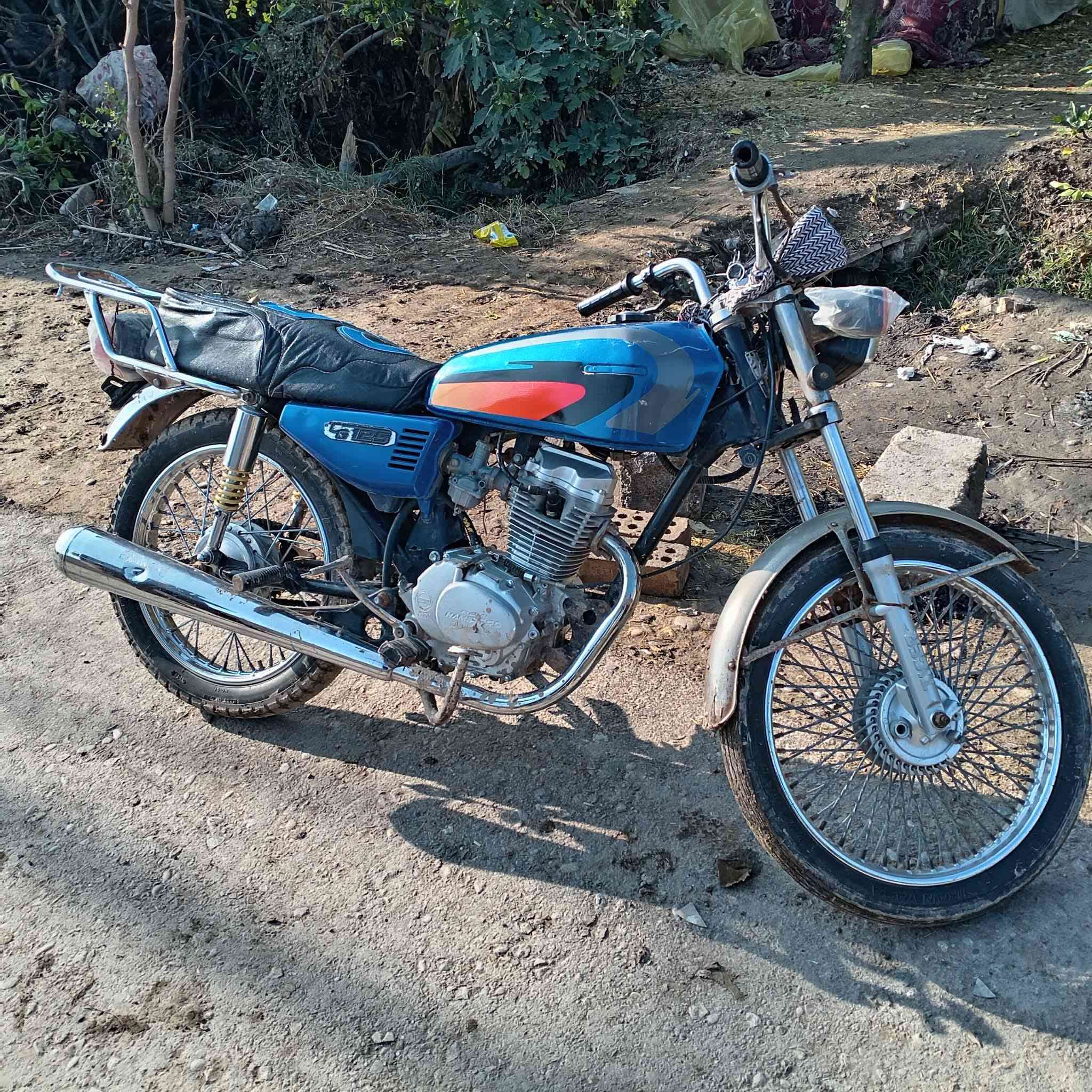 السلام عليكم دراجه للبيع نامه مديل 20 أوراق كامله نضيفه خير من الله سعر 350 وبيه مجال مكاني العزيزيه ***********
