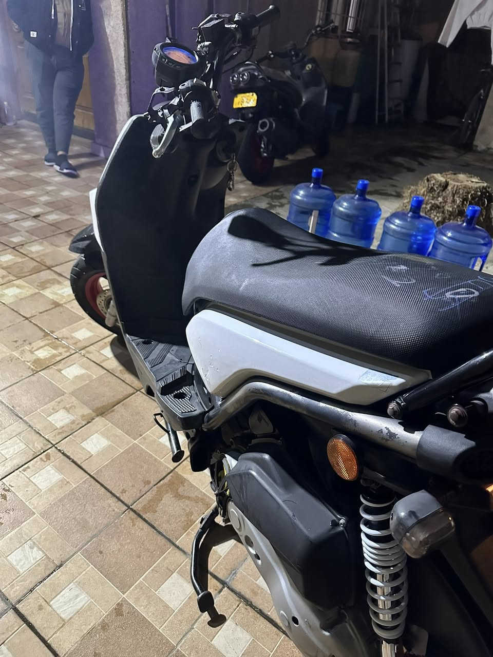 السلام عليكم سكنس جبلي مراوس فقط  الدراجه مكفلة كامله مكمله الدراجه صار شهرين من نازله رمبه عنواني الشعب ***********
