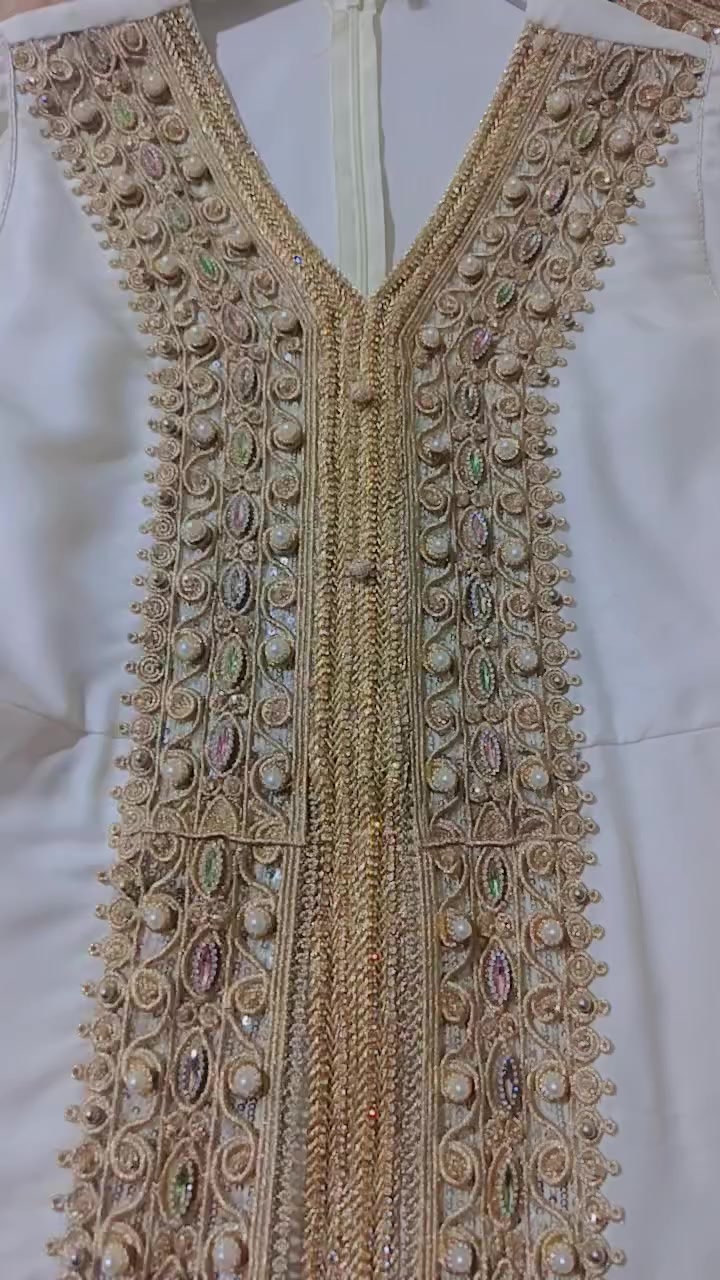 عندي هذا القفطان للبيع قياس ٣٨ .٤٠ اخذته ب١٥٠ ابيعه ٥٠


**إذا كنت صاحب هذا الإعلان وتريد حذفه لأي سبب، رجاءا أرسل رسالة إلى الدعم الفني**