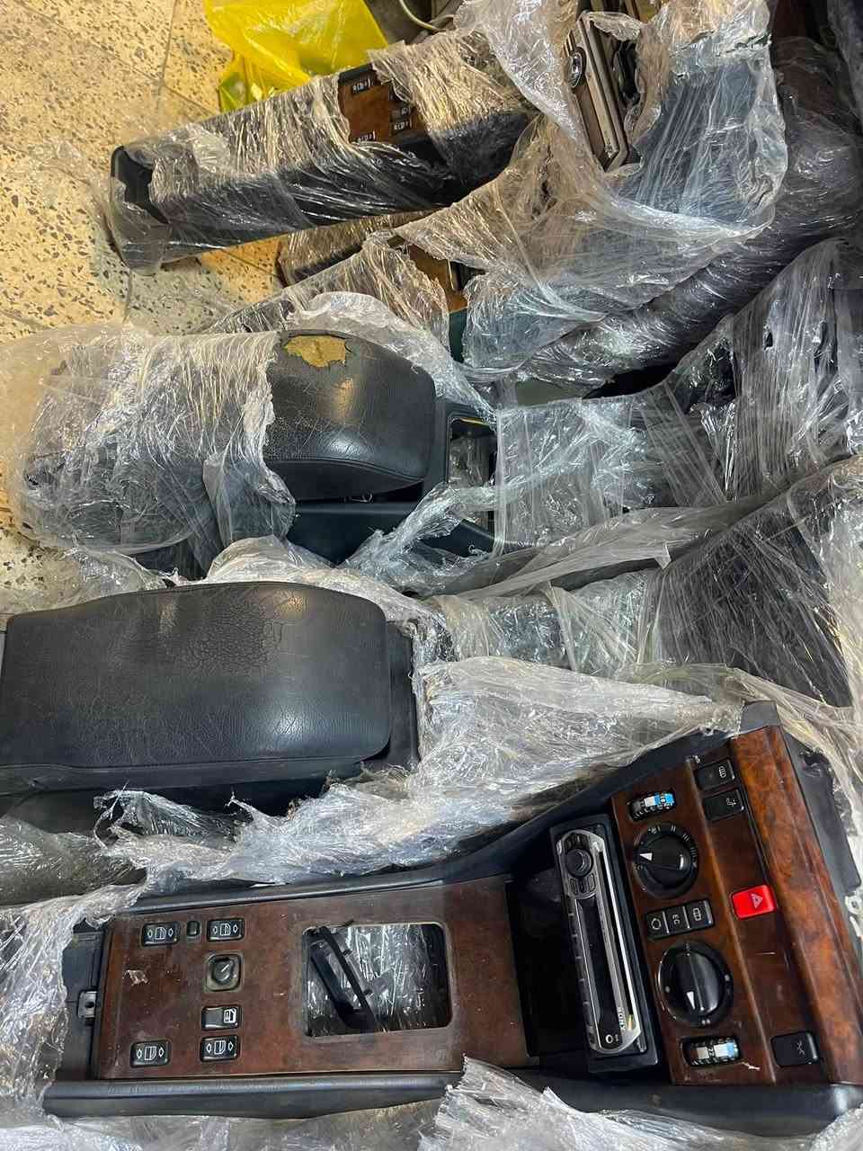 سلام عليكم
متوفر جميع ادوات ميرسيدس بنز
دب 
جامبو
شبح
ام اعيون
***********/ليث
شيخ عمر شارع الثالث
