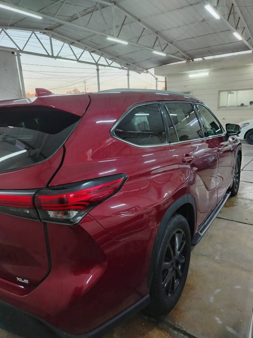 السلام عليكم تويوتا هايلاندر 2022 XLE VIP صبغ صفحتين بدون دواخل و بدون تبديل 6 سلندر السعر 200 ورقة و بيها مجال رقم الهاتف ***********
