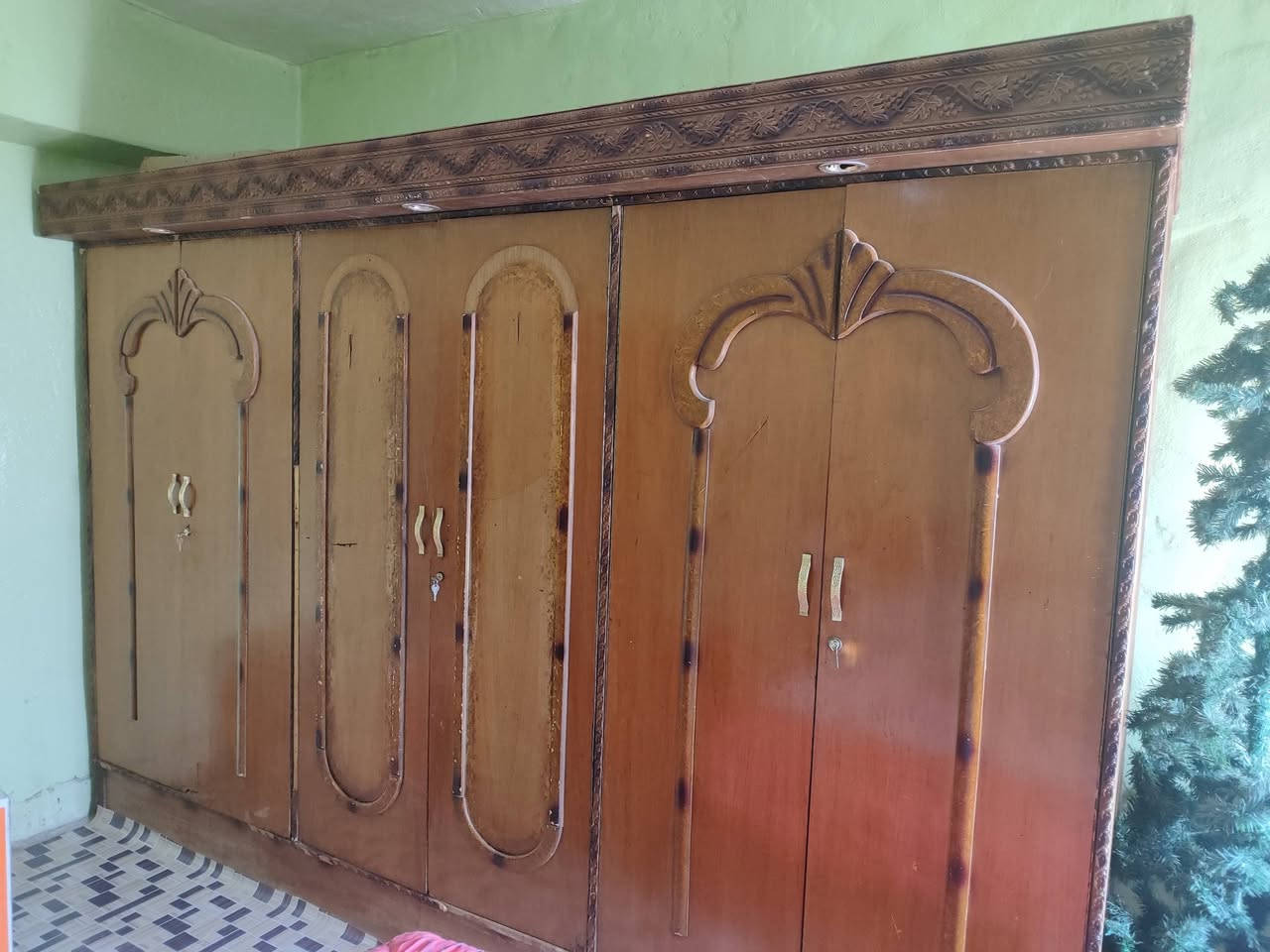 كنتور لبيع ٦ ابواب السعر ١٢٥ الف وبي مجال  في مجمع حطين السكني اتصل على هذا الرقم ***********
