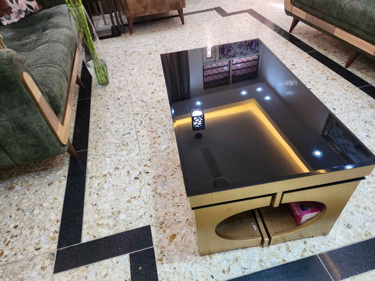 سلام عليكم ميز عرض ويحتوي على طبلات العدد 4 كما موضح بالصور
الميز جديد جدا ونضيف السعر 75 
الموقع بغداد الغدير شارع التوت 
للتواصل *********** واتساب
