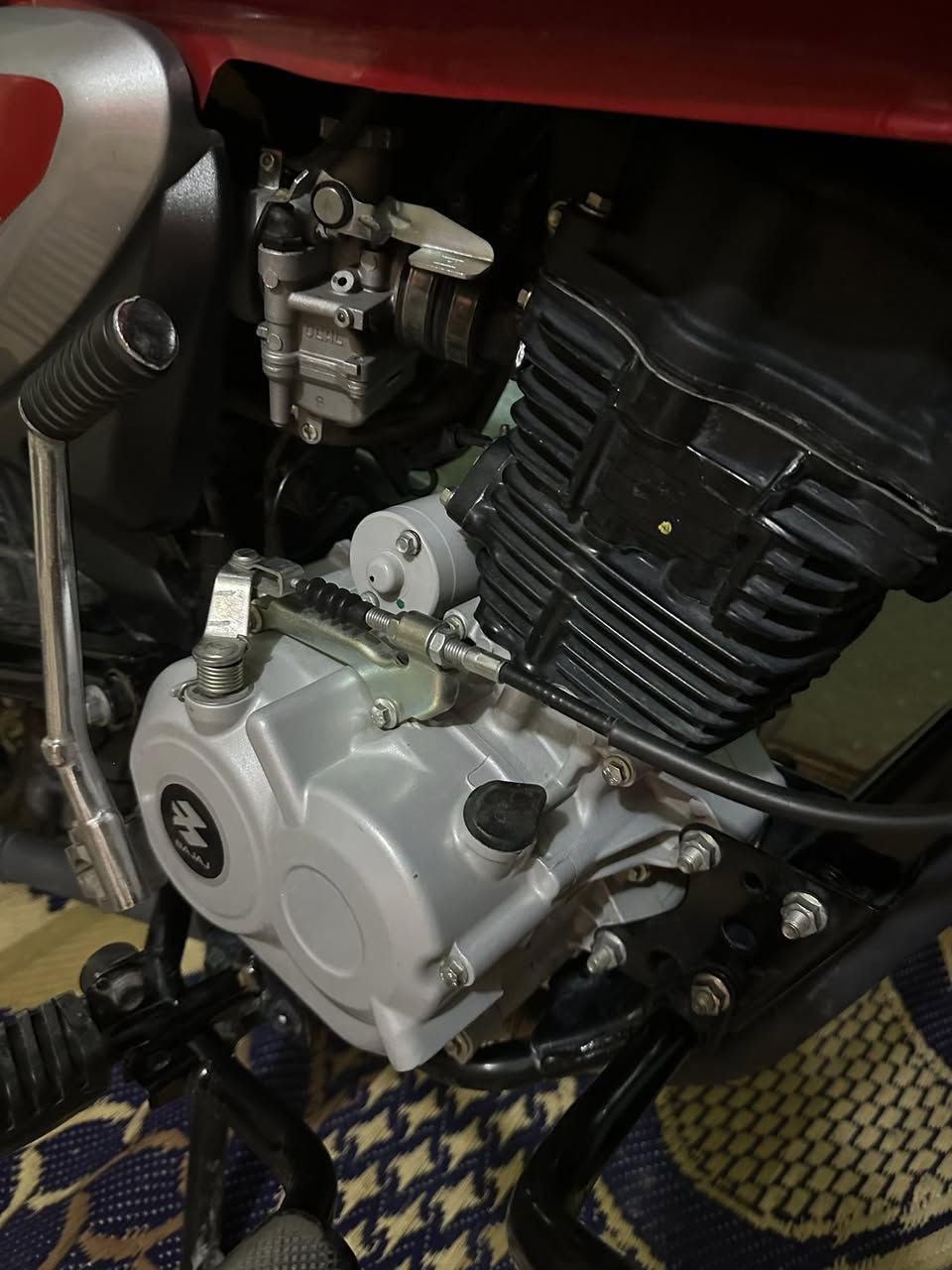 السلام عليكم بوكسر 24 نزلت بل 25 ماشيه 11الف جديده ما مشتغل بيها هواي رقم وسنويه بأسمي تجي وشوف بعينك دراجه ما مفتوح برغي بيها  مكاني بغداد الشعله السعر 2600 وبيها مجال لى شراي الرقم ***********وتساب فقط
